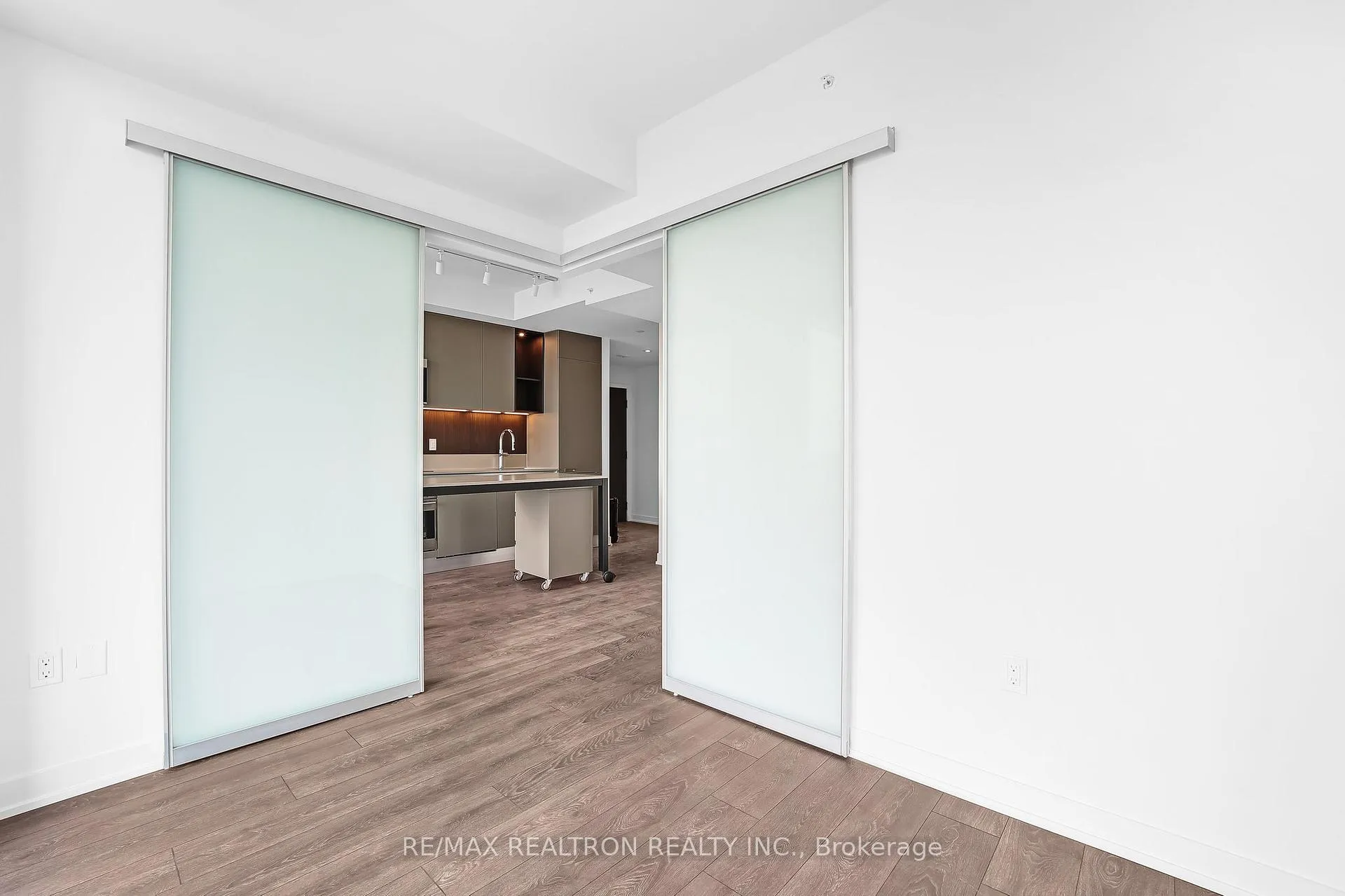 Photo 18 of Unit 1405, 39 Mary Street, Barrie, City Centre — HOMEH