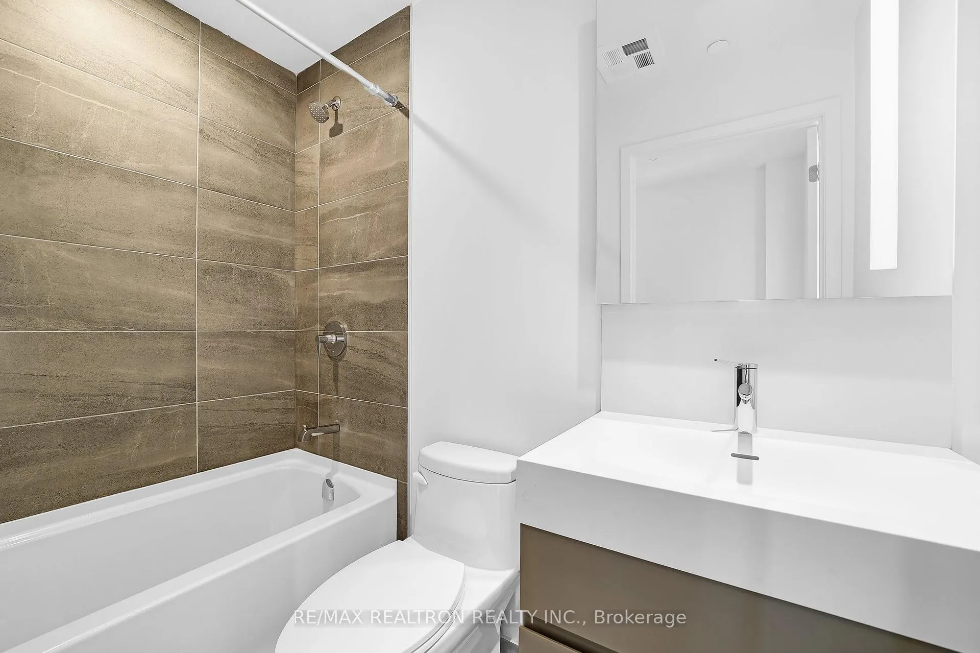 Photo 20 of Unit 1405, 39 Mary Street, Barrie, City Centre — HOMEH