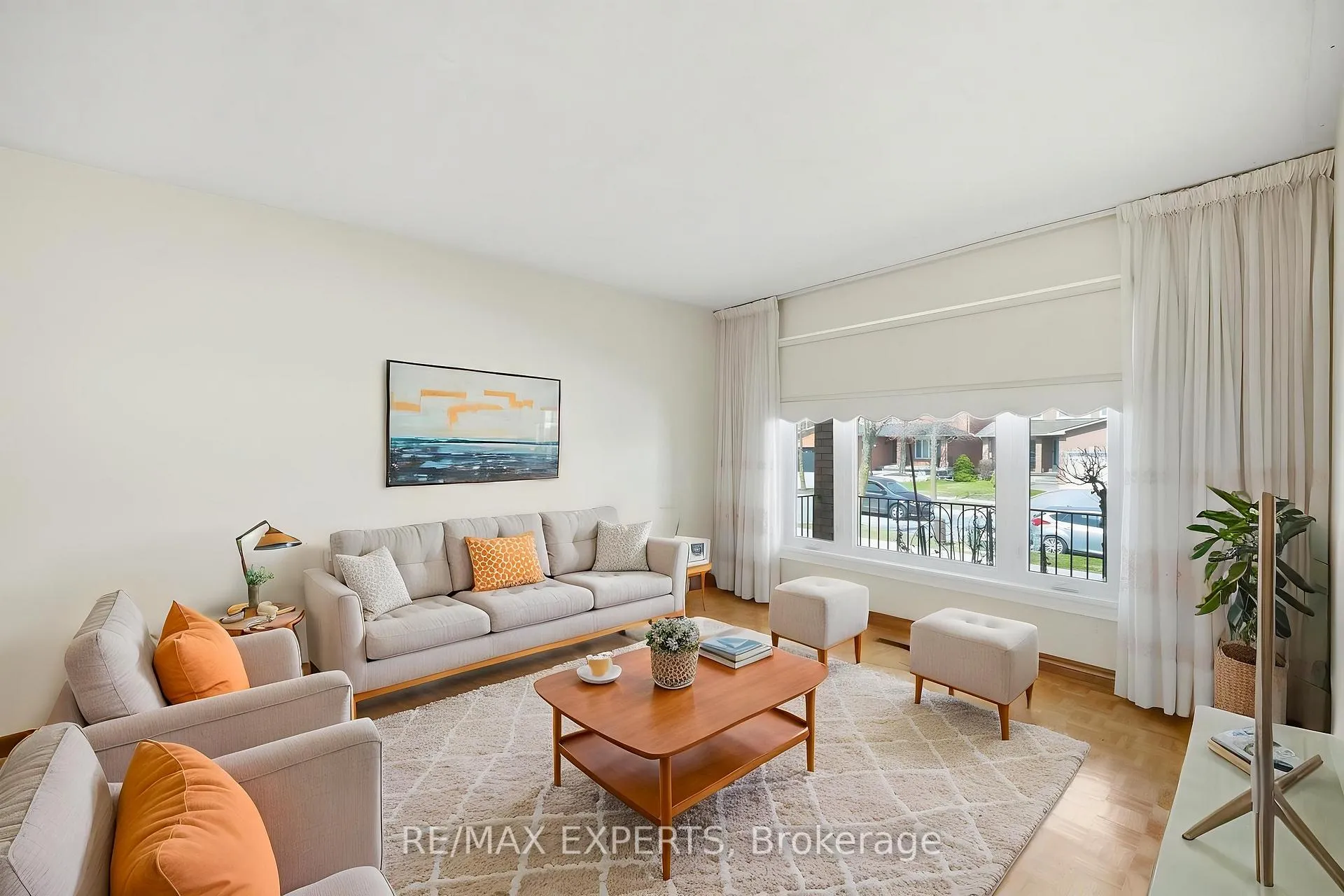 Photo 3 of 92 Mapes Avenue, Vaughan, West Woodbridge — HOMEH