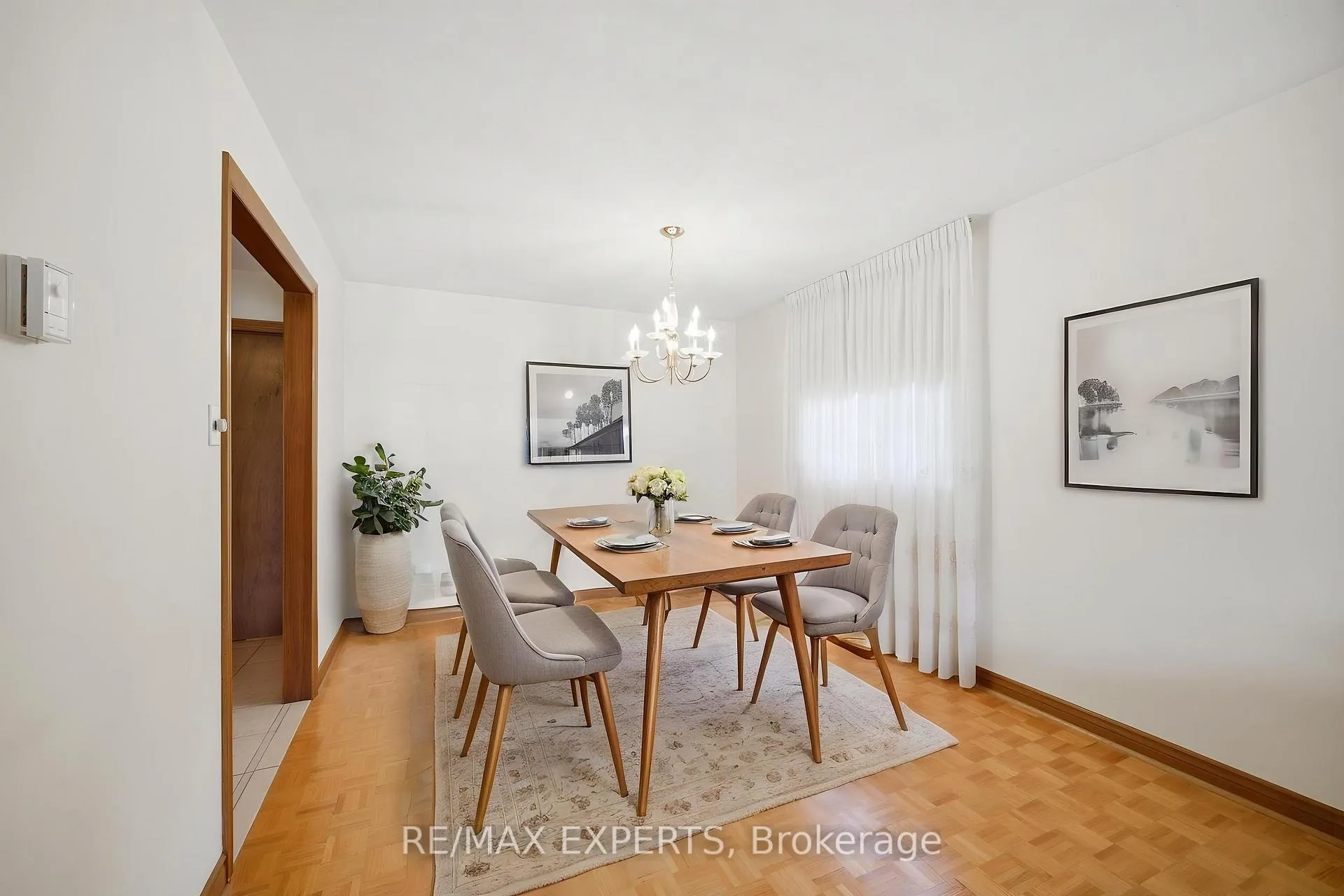 Photo 4 of 92 Mapes Avenue, Vaughan, West Woodbridge — HOMEH