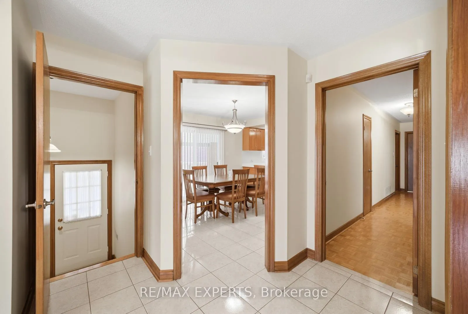 Photo 5 of 92 Mapes Avenue, Vaughan, West Woodbridge — HOMEH