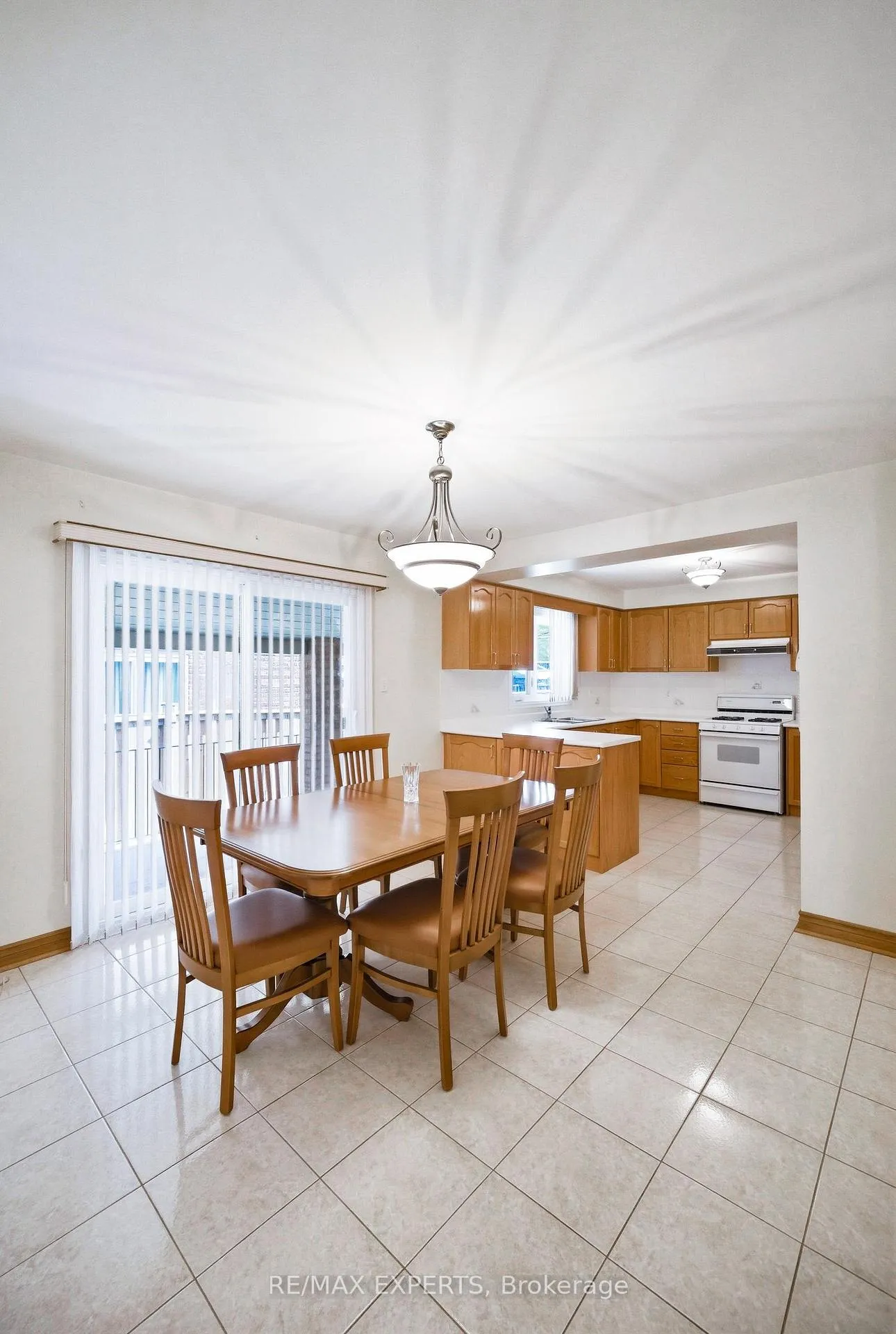 Photo 7 of 92 Mapes Avenue, Vaughan, West Woodbridge — HOMEH