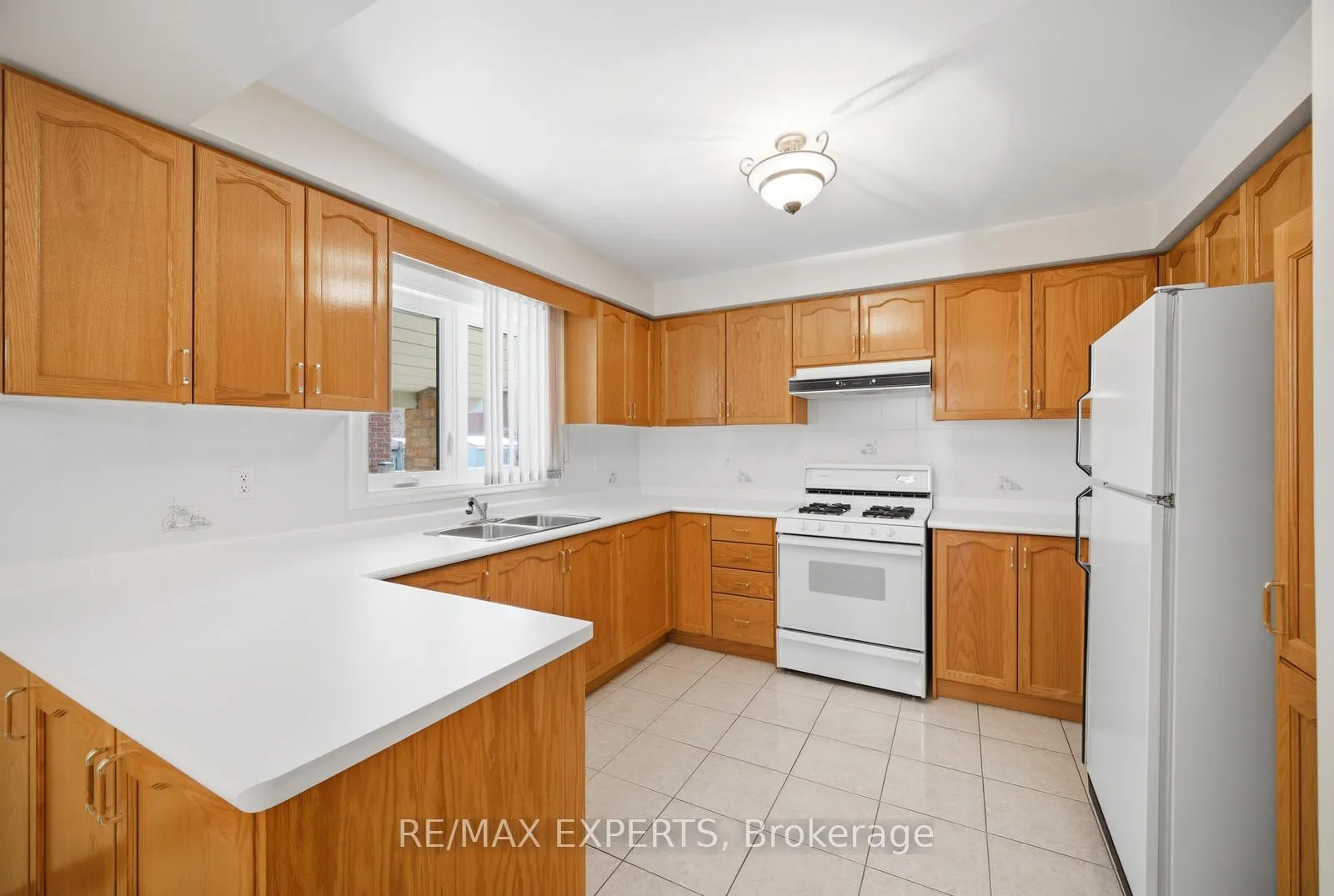 Photo 8 of 92 Mapes Avenue, Vaughan, West Woodbridge — HOMEH