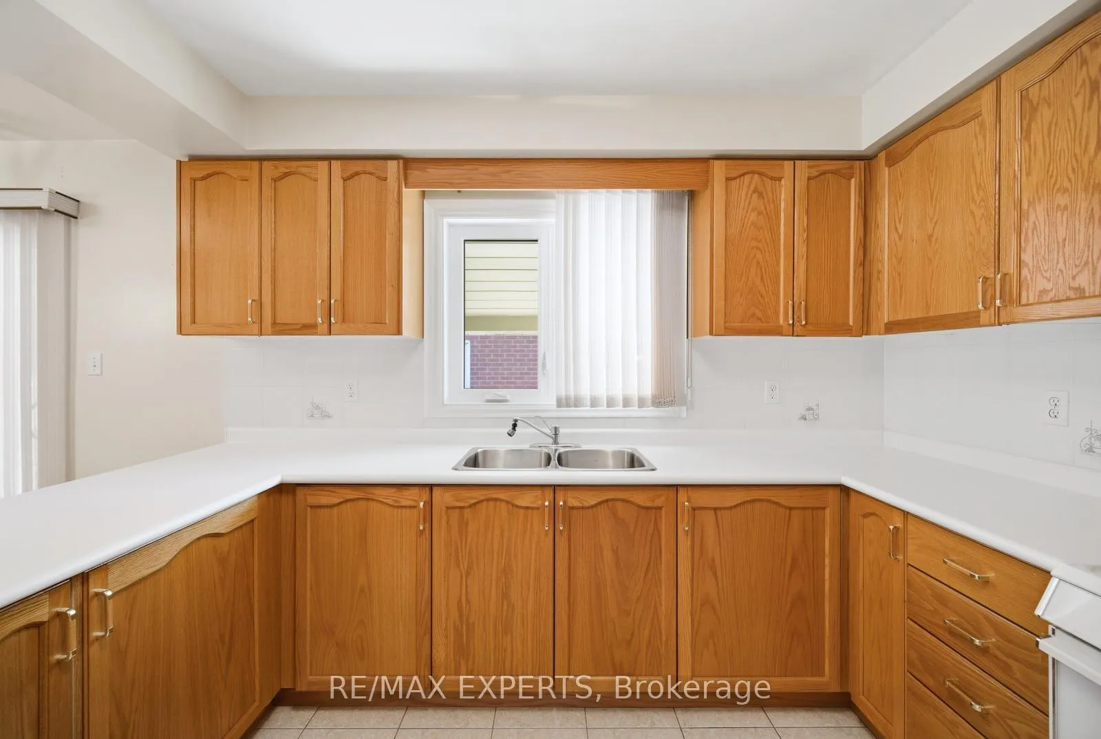 Photo 9 of 92 Mapes Avenue, Vaughan, West Woodbridge — HOMEH