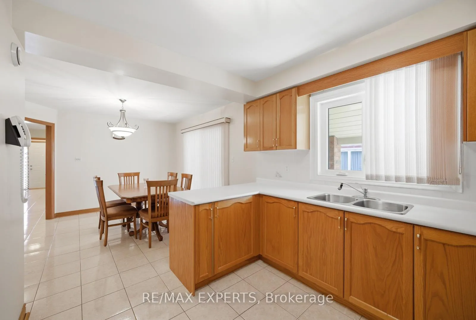 Photo 10 of 92 Mapes Avenue, Vaughan, West Woodbridge — HOMEH
