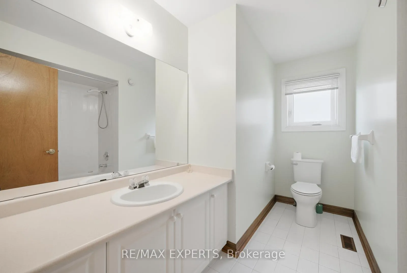 Photo 17 of 92 Mapes Avenue, Vaughan, West Woodbridge — HOMEH