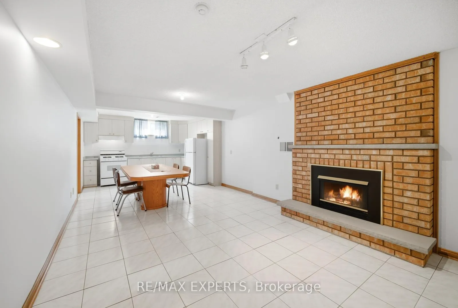 Photo 22 of 92 Mapes Avenue, Vaughan, West Woodbridge — HOMEH