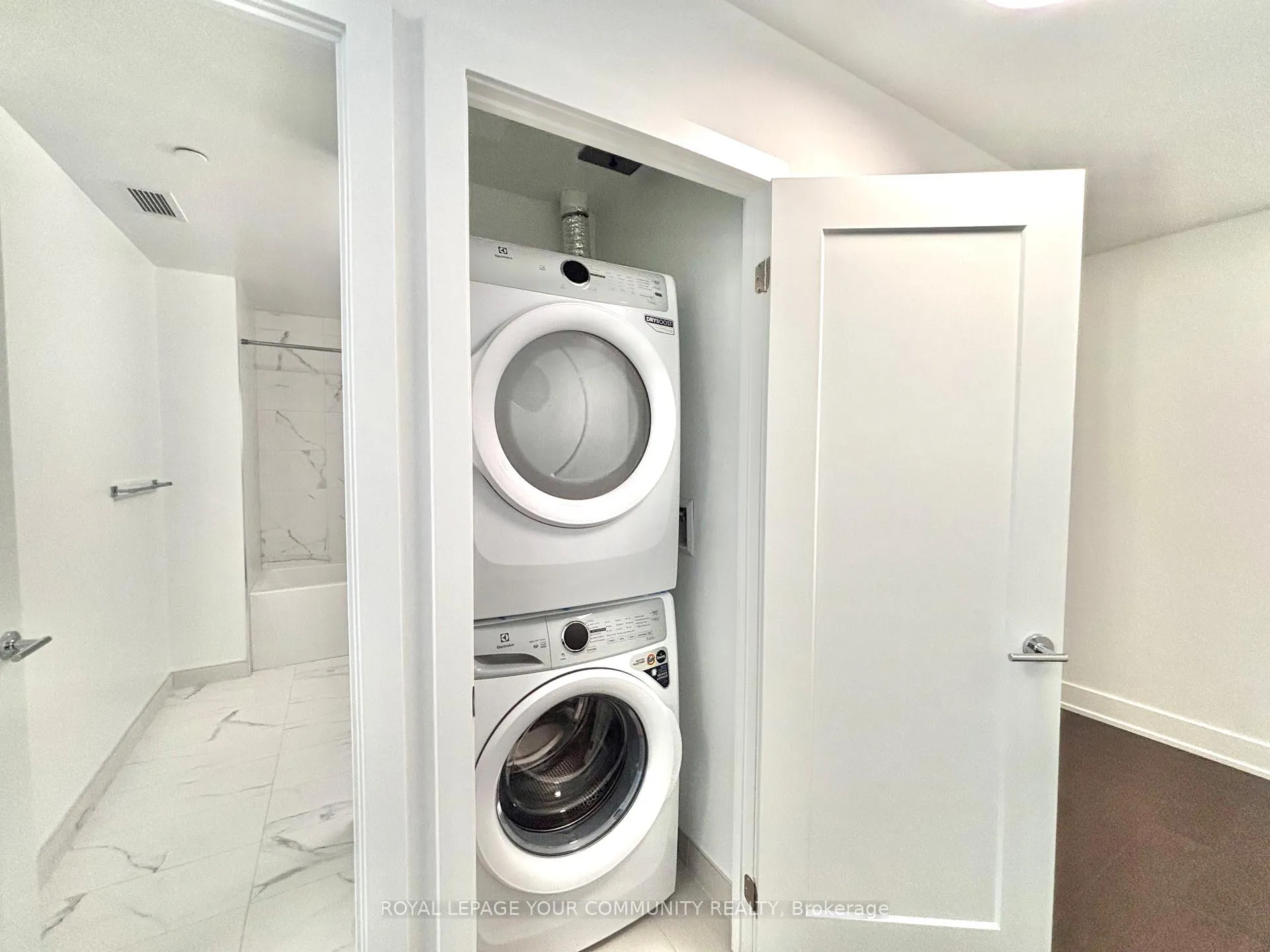 Photo 8 of Unit 306, 8 Manor Road, Toronto, Yonge-Eglinton — HOMEH
