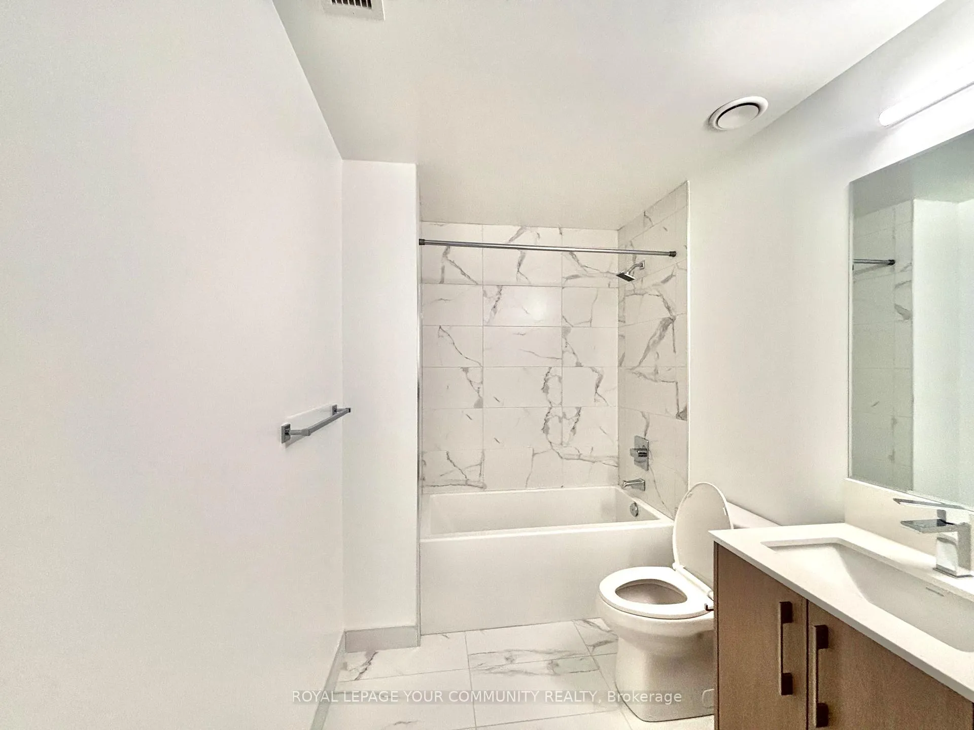 Photo 9 of Unit 306, 8 Manor Road, Toronto, Yonge-Eglinton — HOMEH