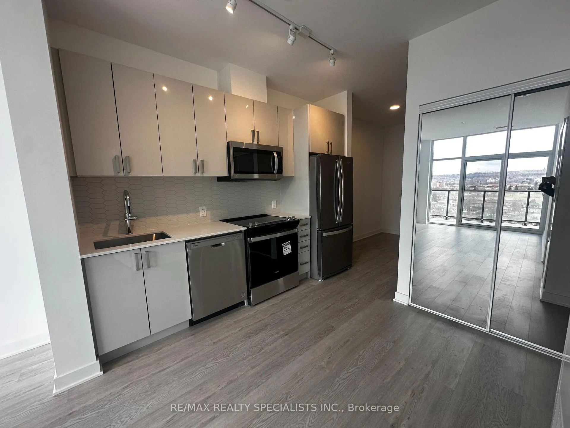 Photo 11 of Unit 1305, 2782 Barton Street E, Hamilton, Riverdale — HOMEH