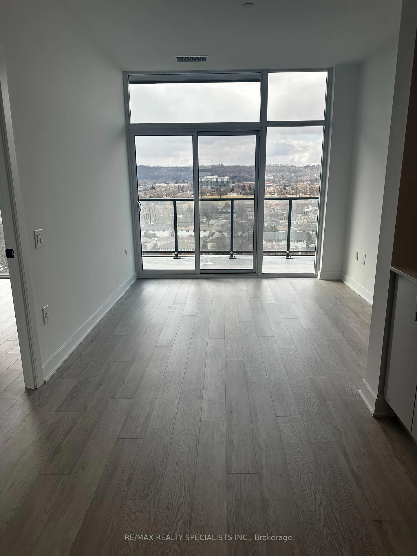 Photo 12 of Unit 1305, 2782 Barton Street E, Hamilton, Riverdale — HOMEH