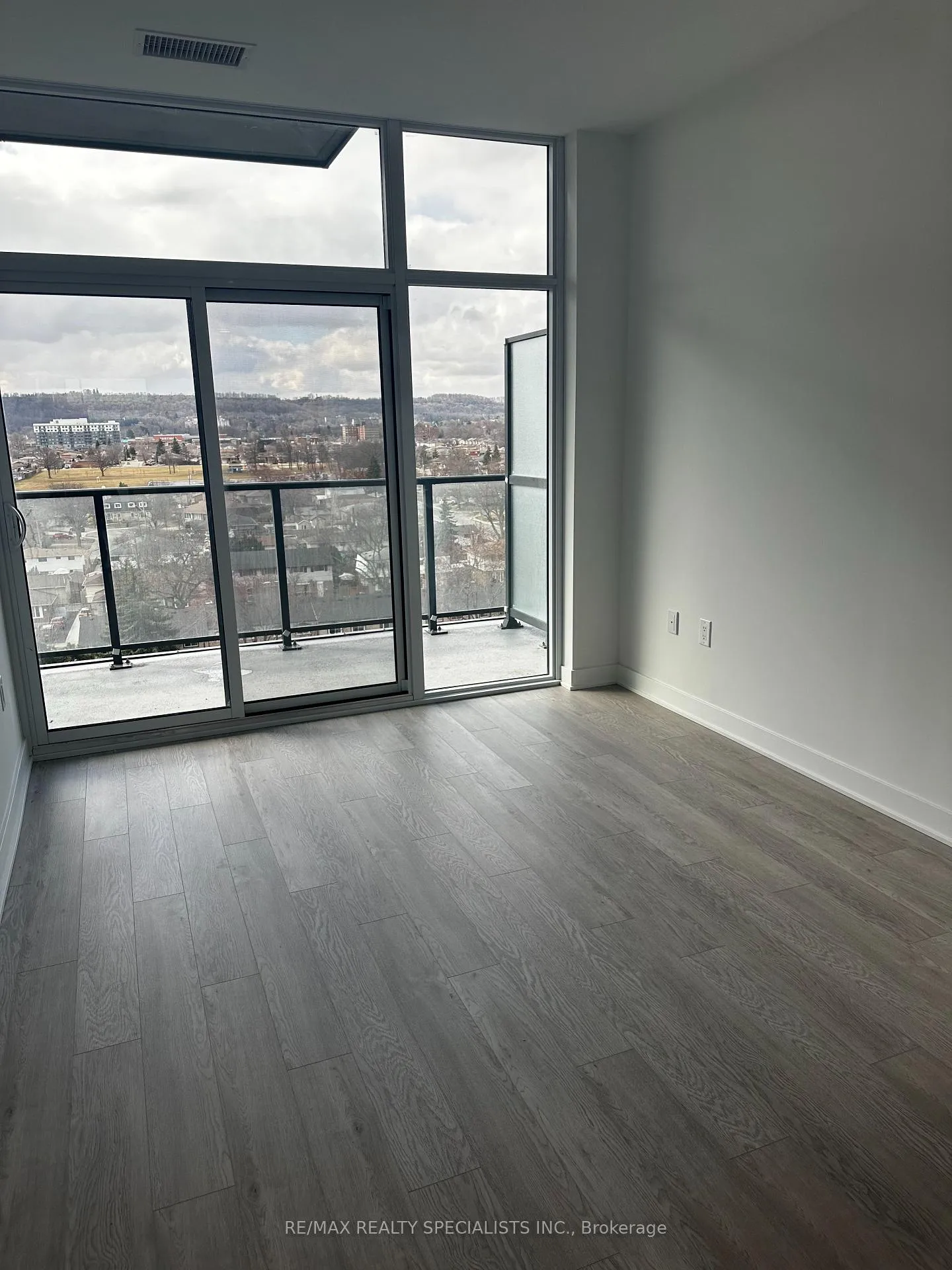 Photo 13 of Unit 1305, 2782 Barton Street E, Hamilton, Riverdale — HOMEH