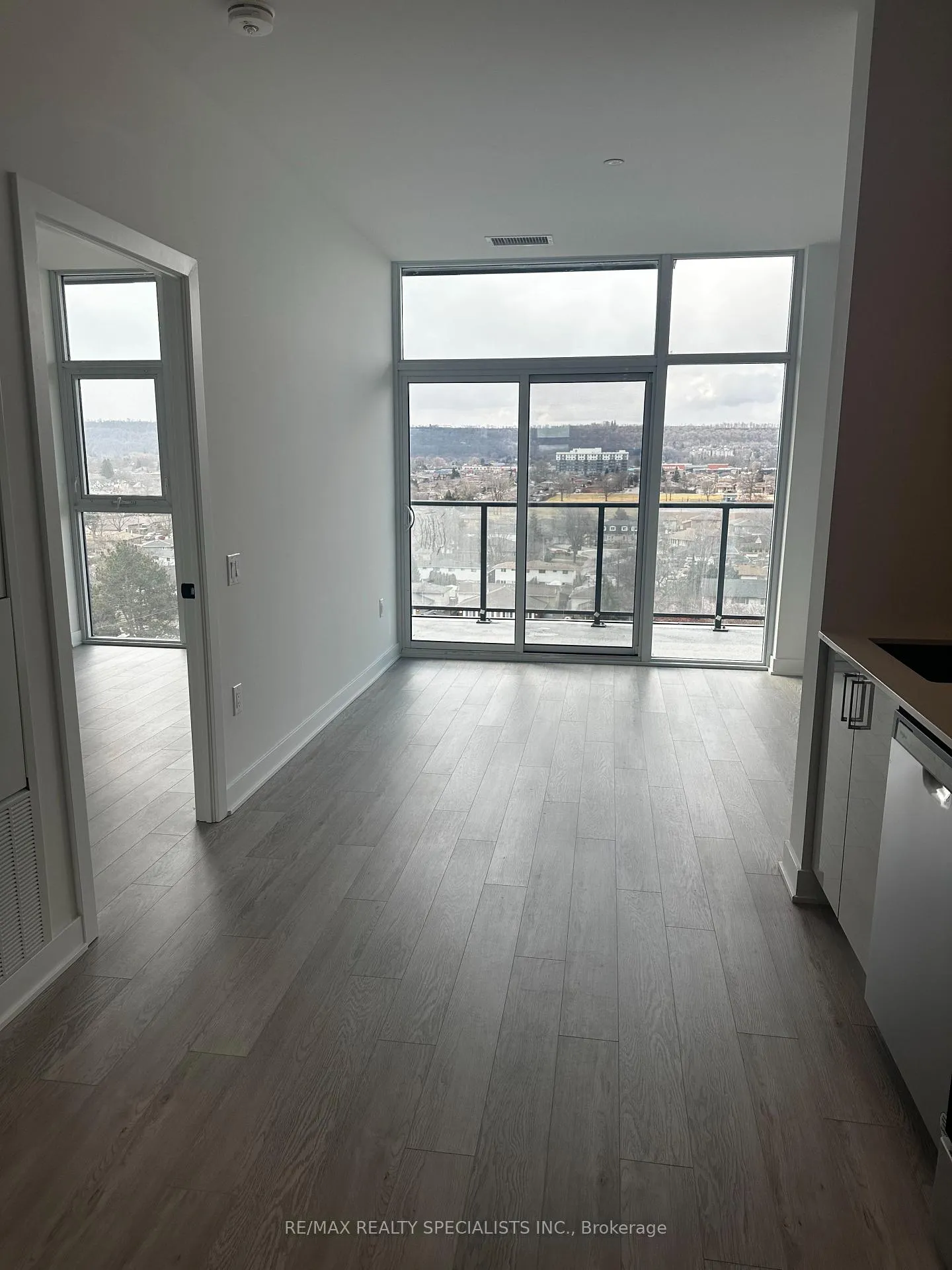 Photo 15 of Unit 1305, 2782 Barton Street E, Hamilton, Riverdale — HOMEH