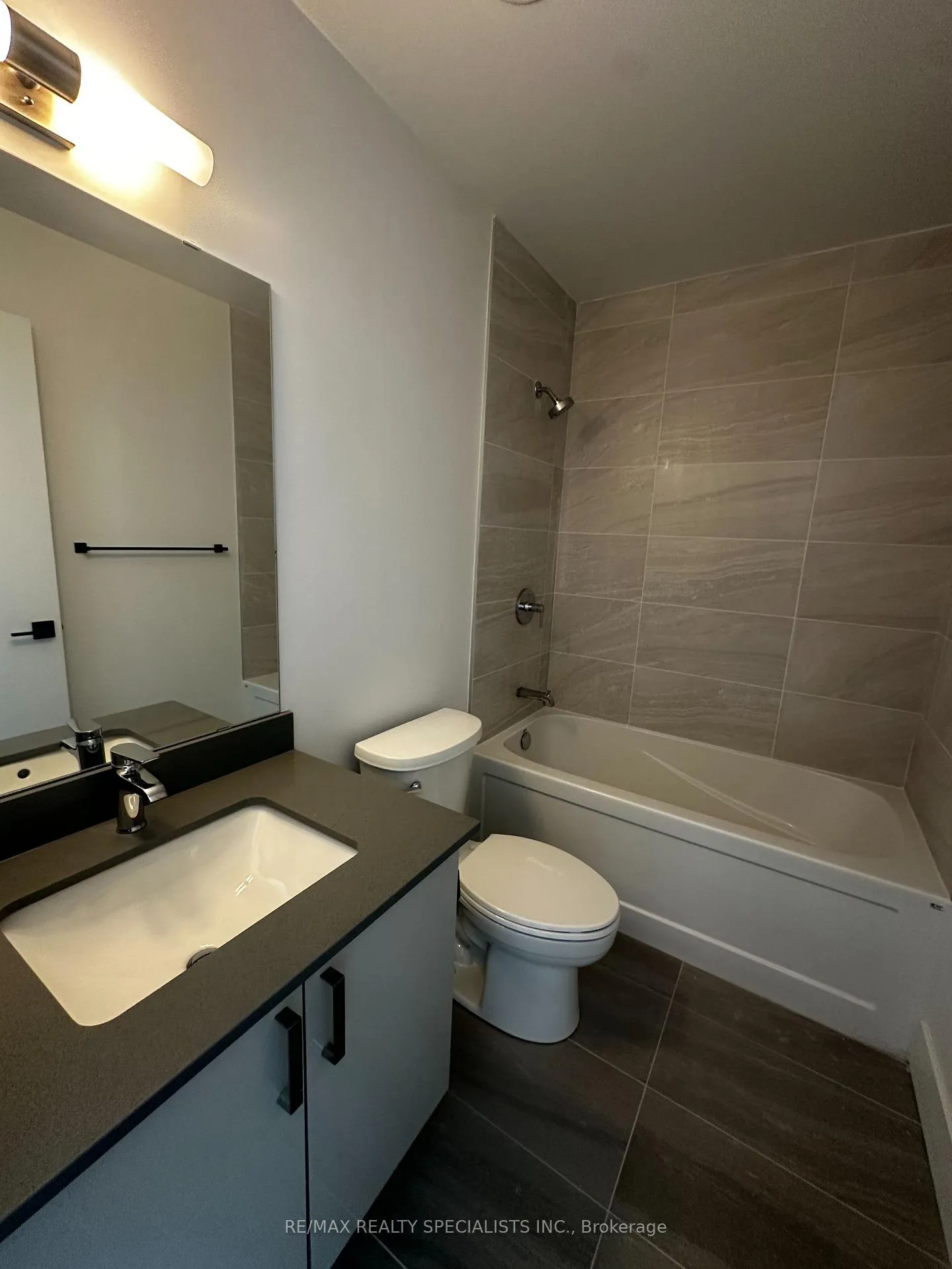 Photo 18 of Unit 1305, 2782 Barton Street E, Hamilton, Riverdale — HOMEH