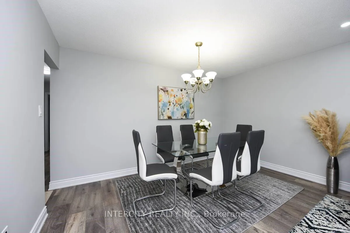 Photo 5 of 13 Armbro Avenue, Brampton, Brampton South — HOMEH