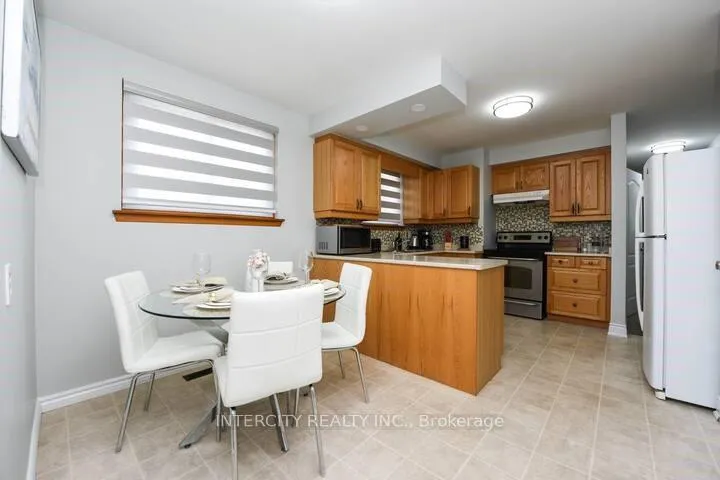Photo 6 of 13 Armbro Avenue, Brampton, Brampton South — HOMEH