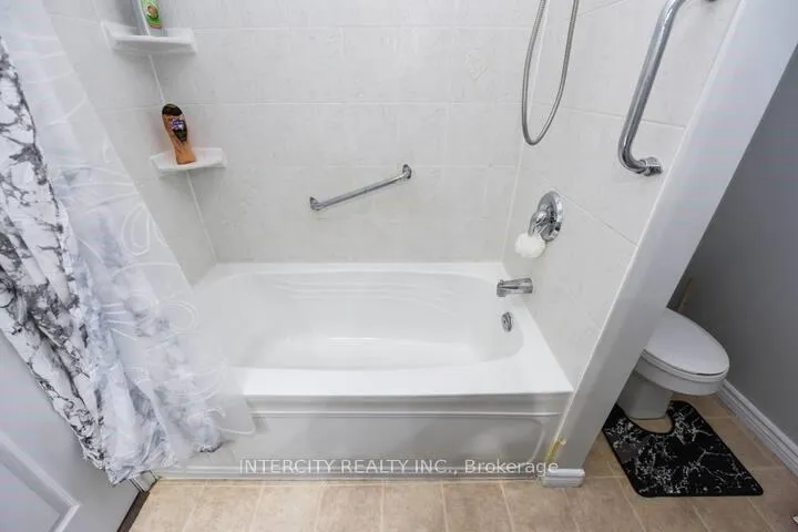 Photo 9 of 13 Armbro Avenue, Brampton, Brampton South — HOMEH