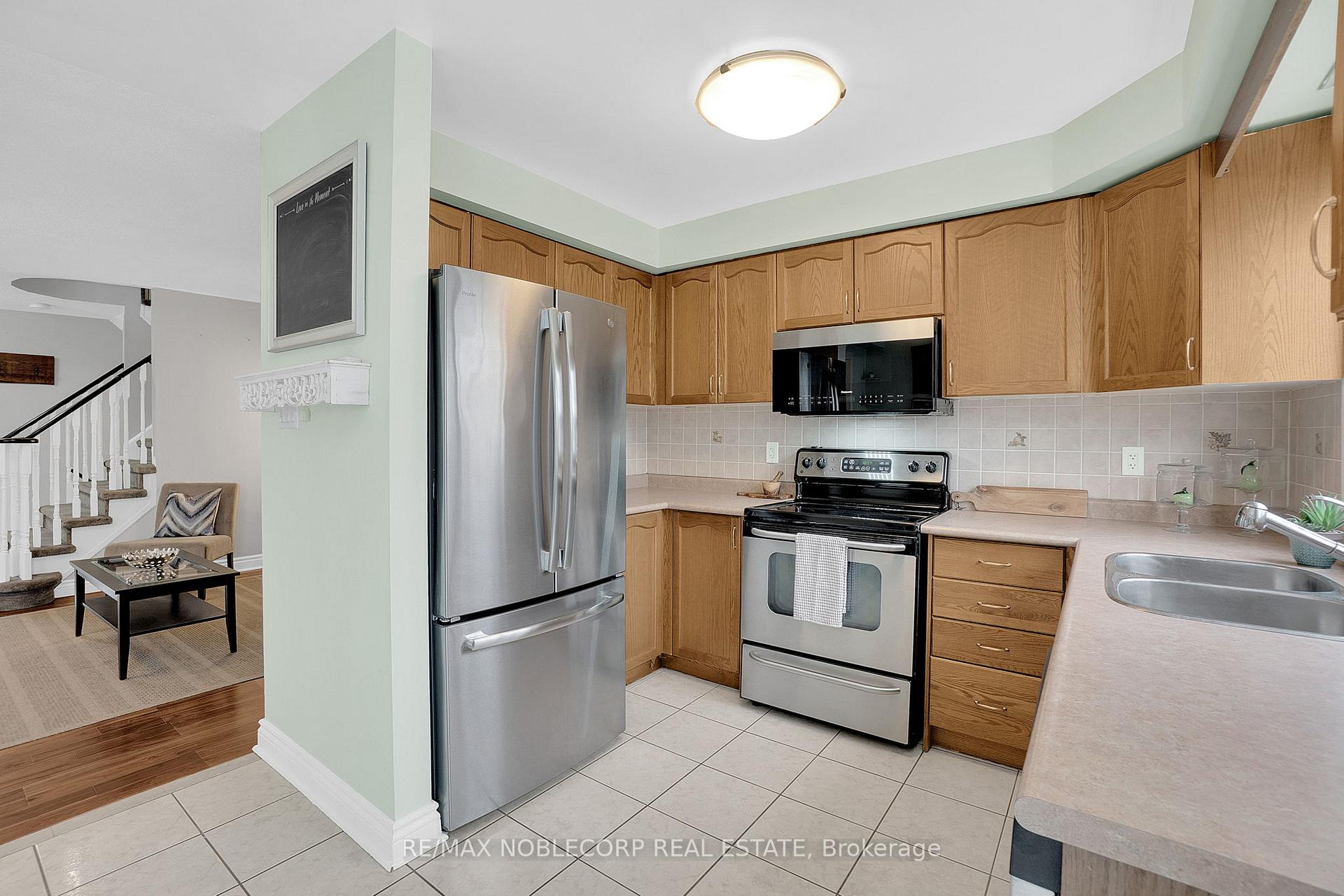 Photo 17 of 54 Lawren Harris Crescent, Caledon, Bolton West — HOMEH