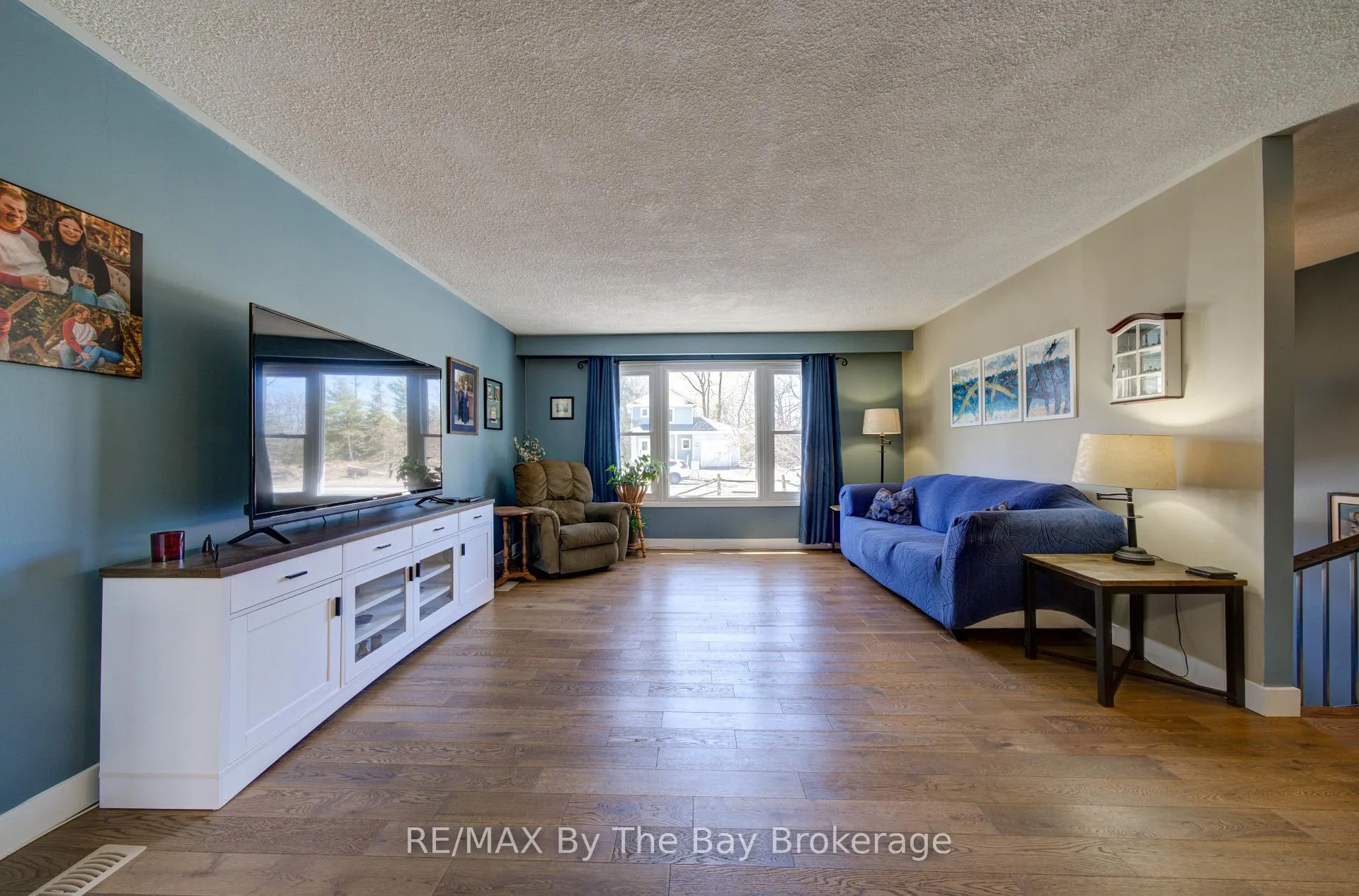 Photo 7 of 9 Frederick Dr., Wasaga Beach — HOMEH
