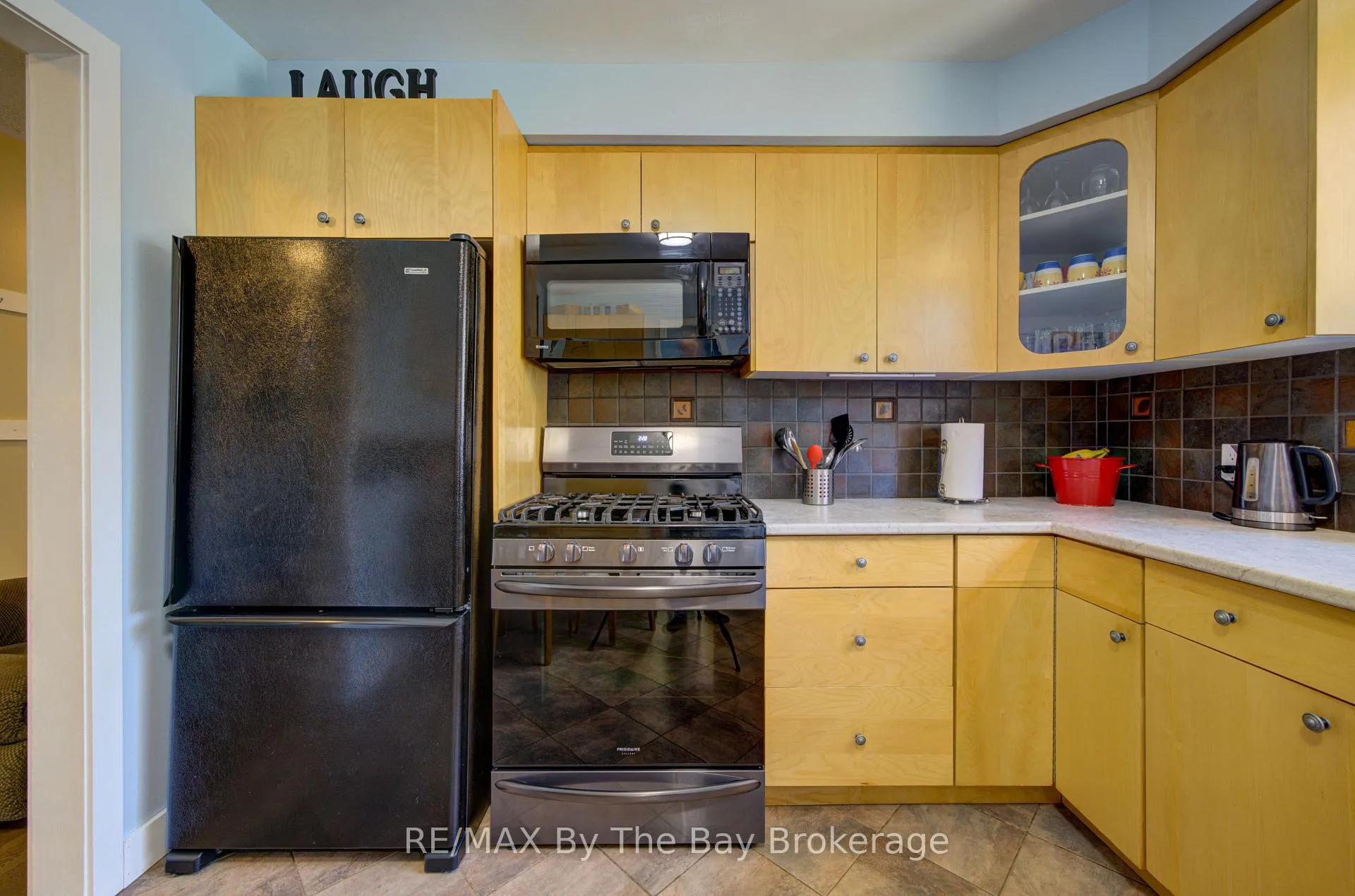 Photo 10 of 9 Frederick Dr., Wasaga Beach — HOMEH