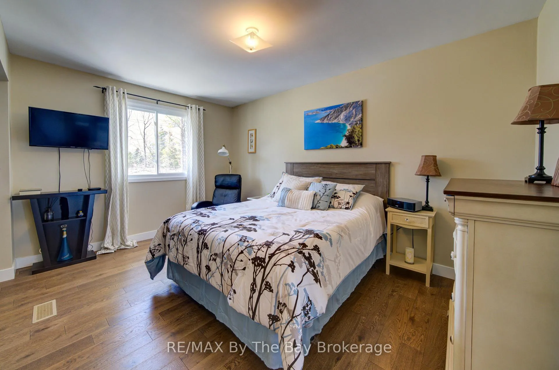 Photo 13 of 9 Frederick Dr., Wasaga Beach — HOMEH