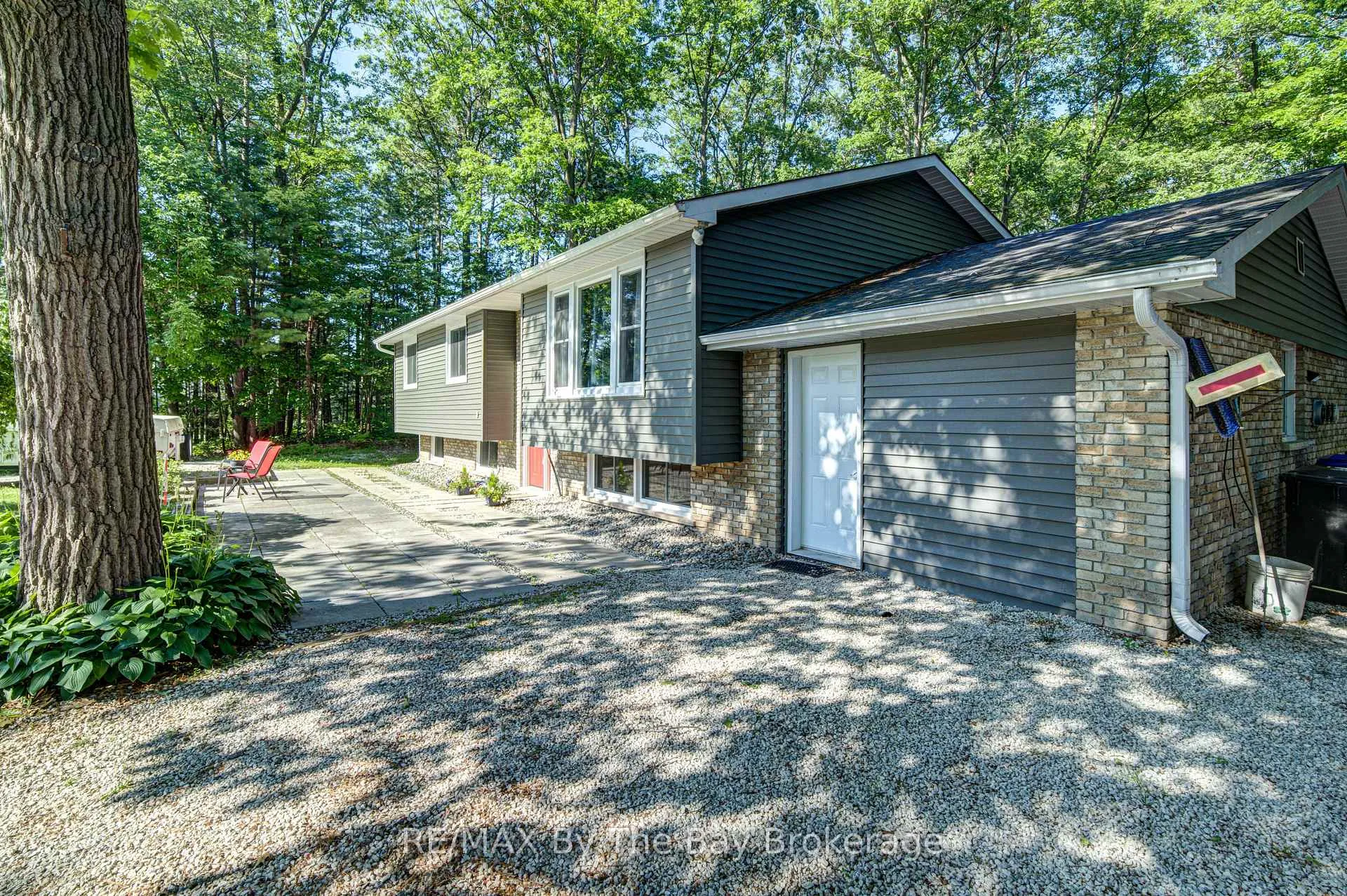 Photo 3 of 9 Frederick Dr., Wasaga Beach — HOMEH