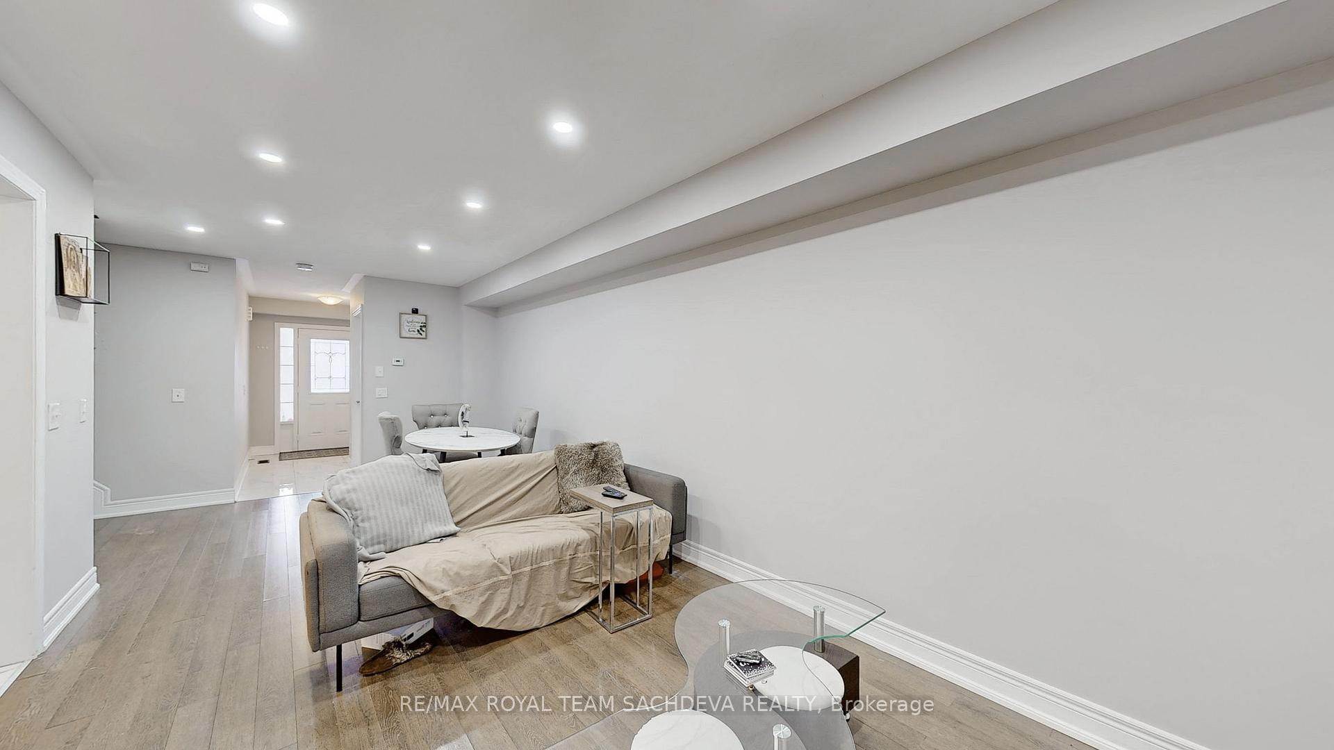 Photo 3 of 56 Dewell Crescent, Clarington, Courtice — HOMEH