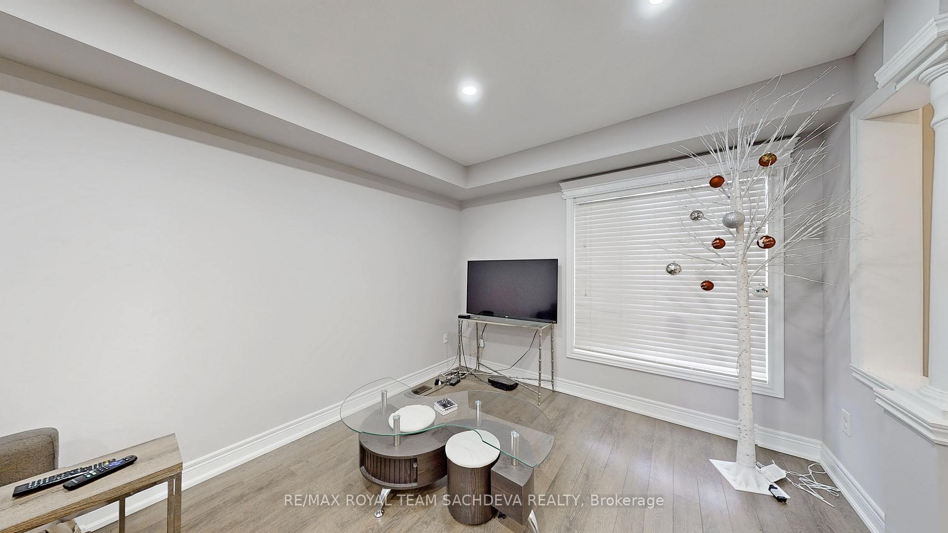 Photo 4 of 56 Dewell Crescent, Clarington, Courtice — HOMEH