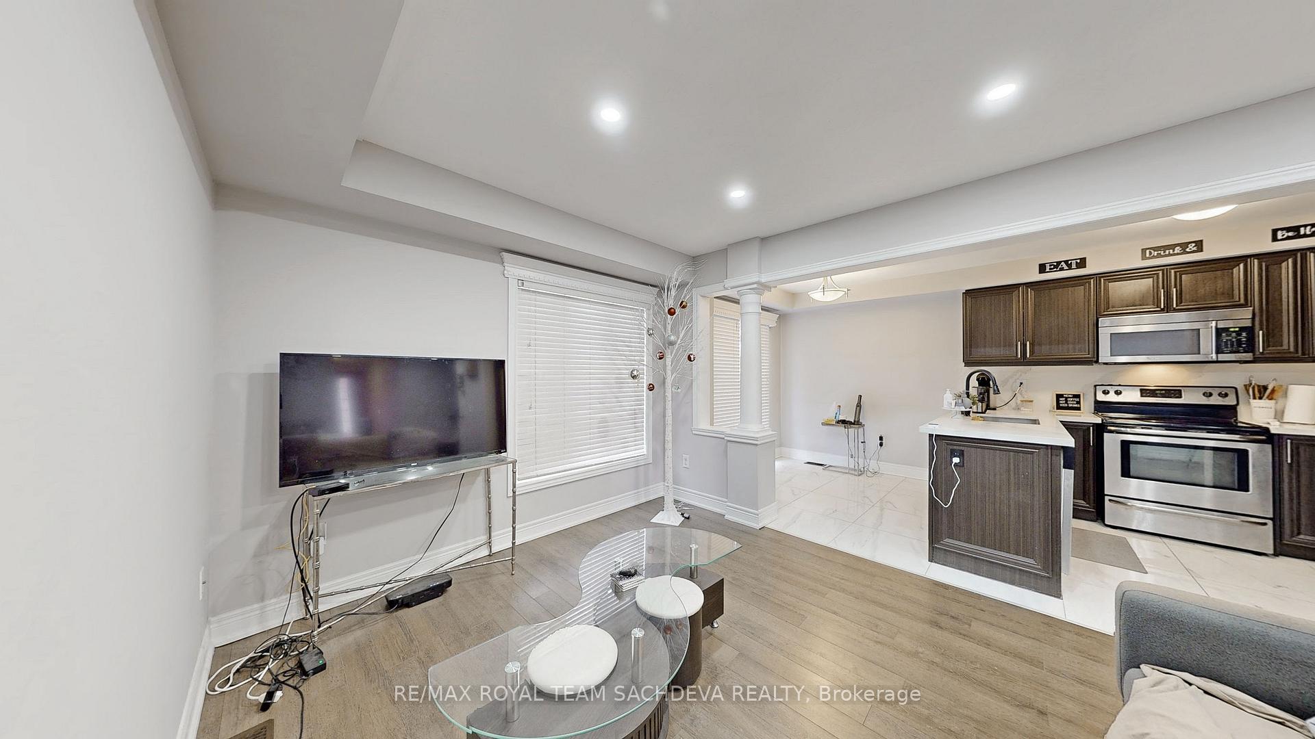 Photo 5 of 56 Dewell Crescent, Clarington, Courtice — HOMEH