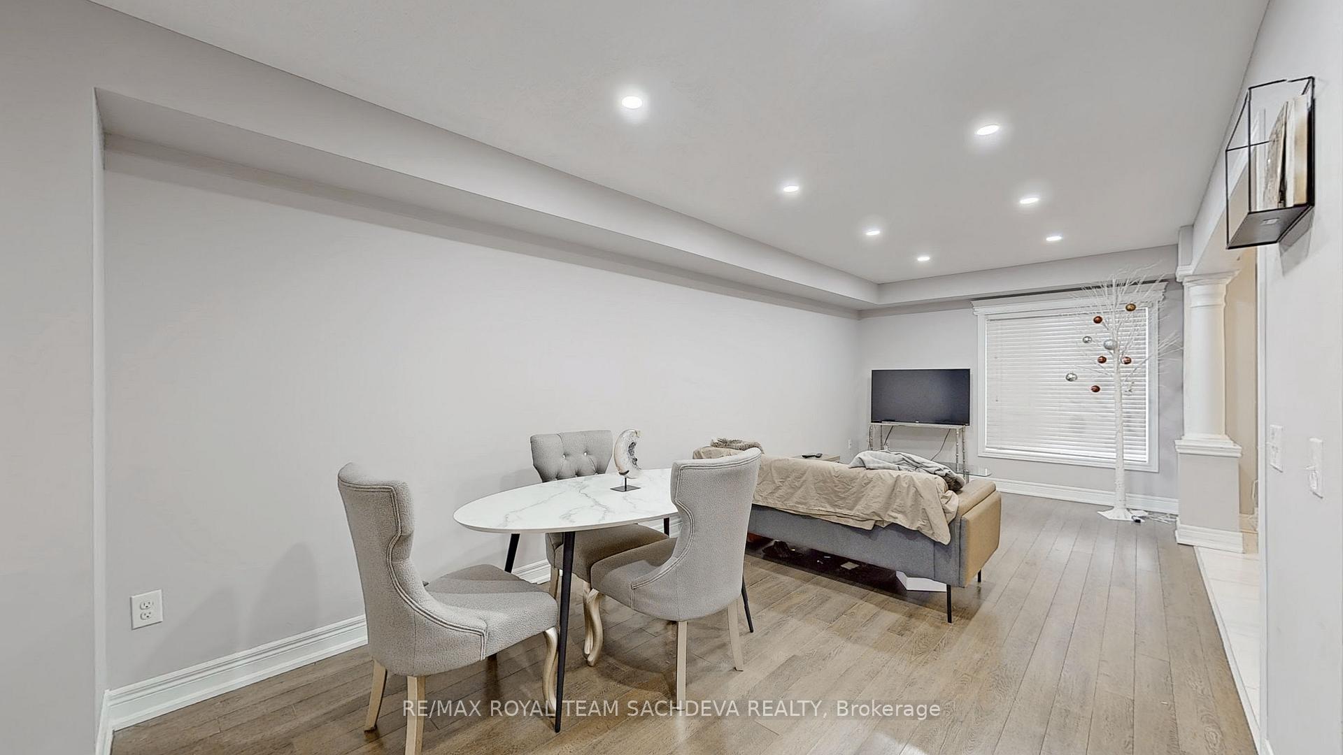 Photo 6 of 56 Dewell Crescent, Clarington, Courtice — HOMEH