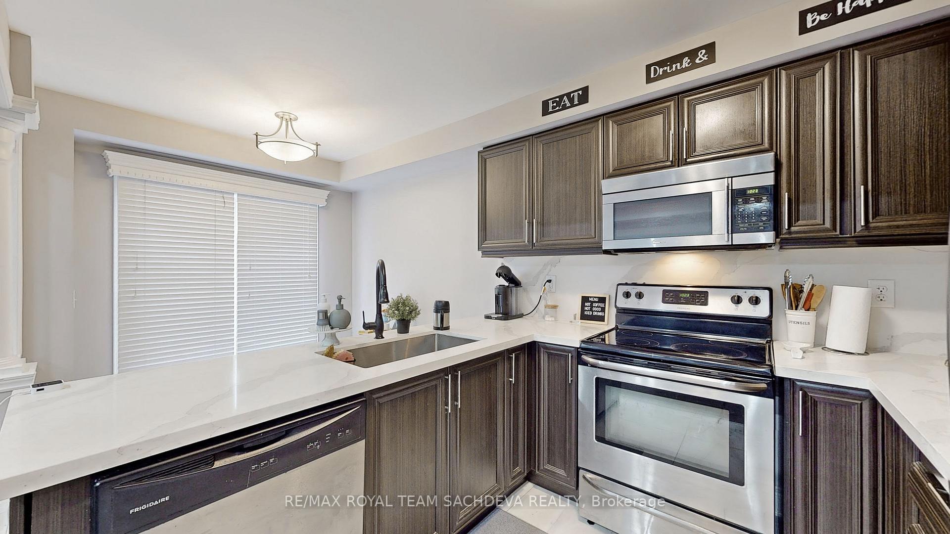 Photo 10 of 56 Dewell Crescent, Clarington, Courtice — HOMEH