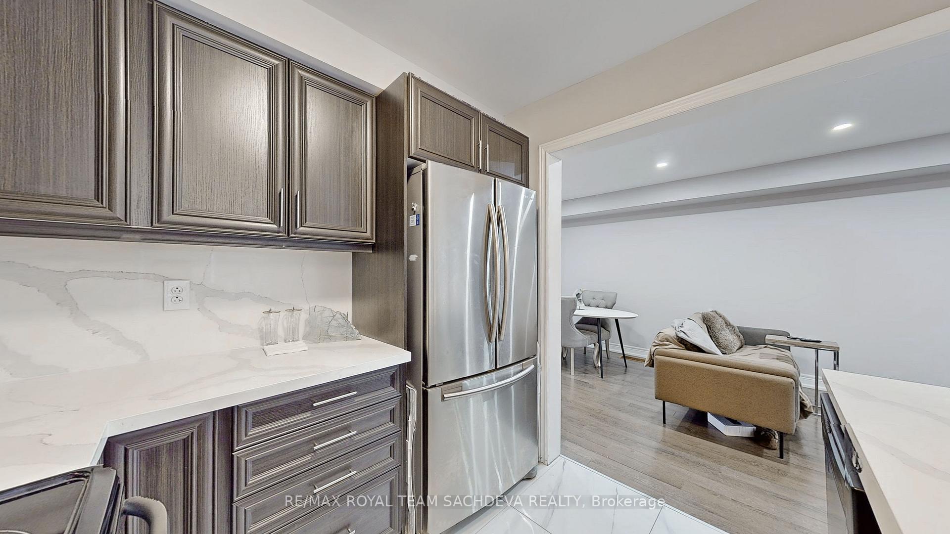 Photo 12 of 56 Dewell Crescent, Clarington, Courtice — HOMEH