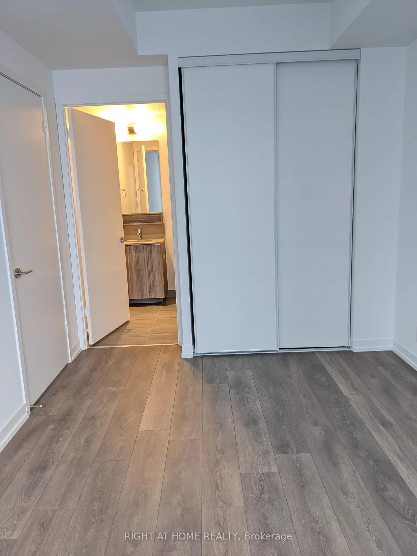 Photo 5 of Unit 5102, 5 Buttermill Avenue, Vaughan, Vaughan Corporate Centre — HOMEH