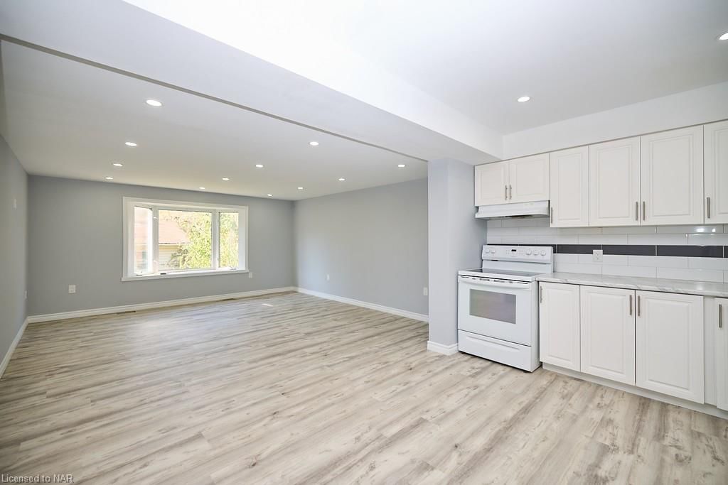 Photo 3 of 61 Bunting Road, St. Catharines, Secord Woods — HOMEH