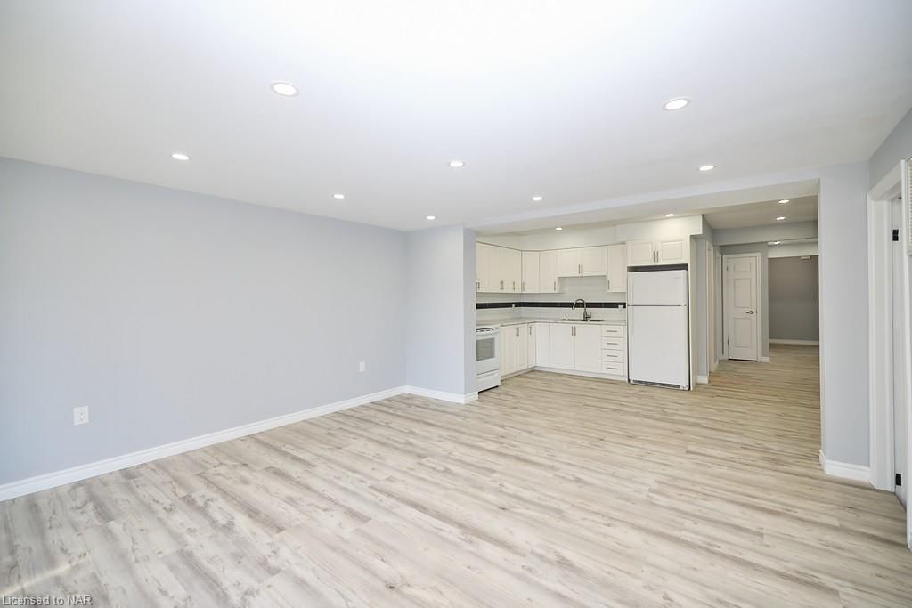 Photo 4 of 61 Bunting Road, St. Catharines, Secord Woods — HOMEH