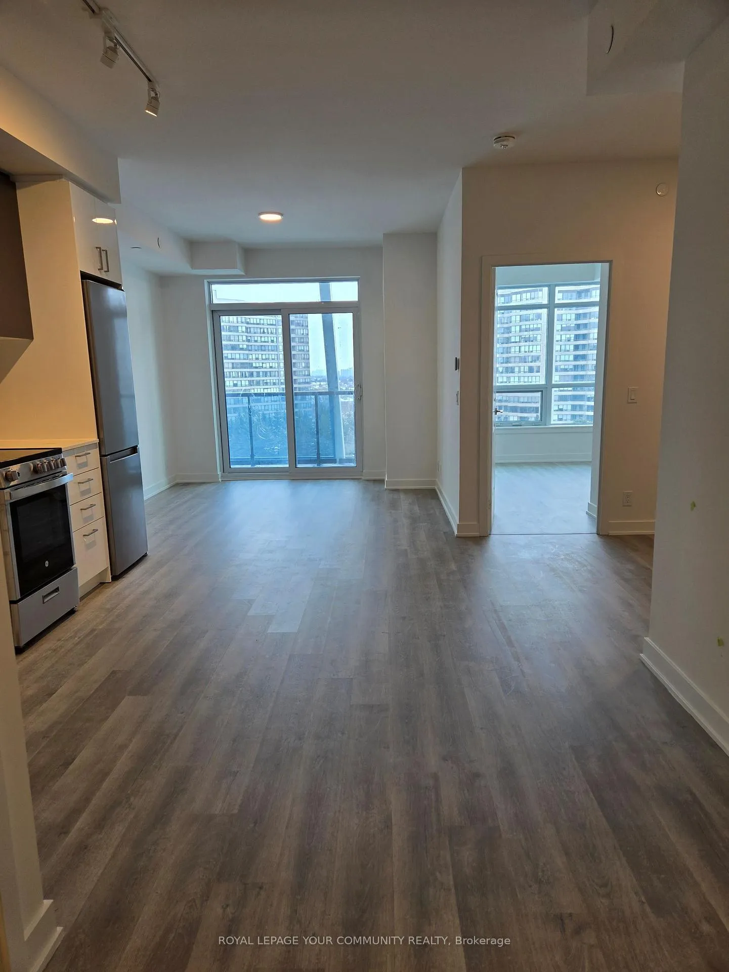 Photo 2 of Unit 611A, 30 Upper Mall Way, Vaughan, Brownridge — HOMEH