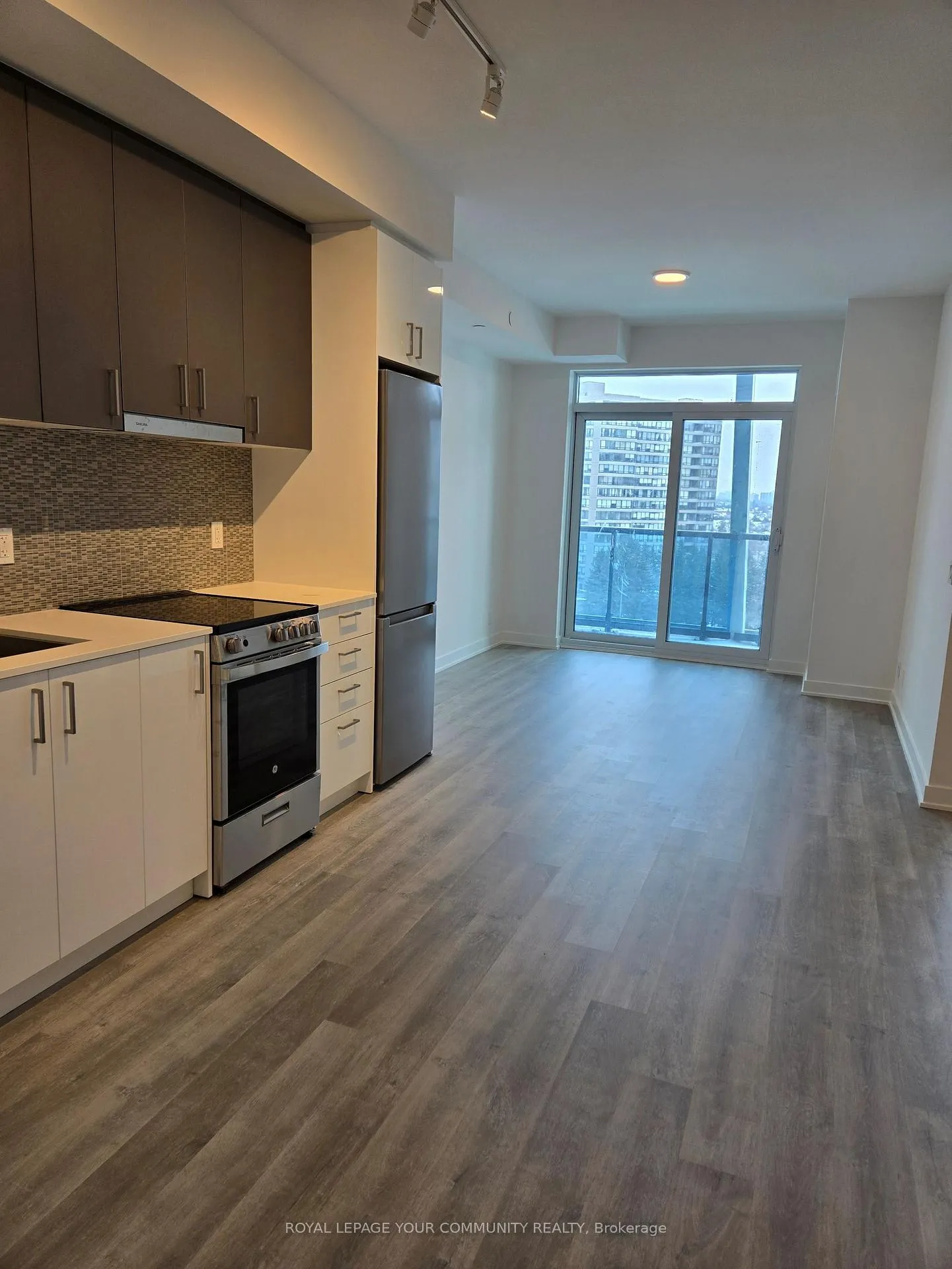 Photo 3 of Unit 611A, 30 Upper Mall Way, Vaughan, Brownridge — HOMEH
