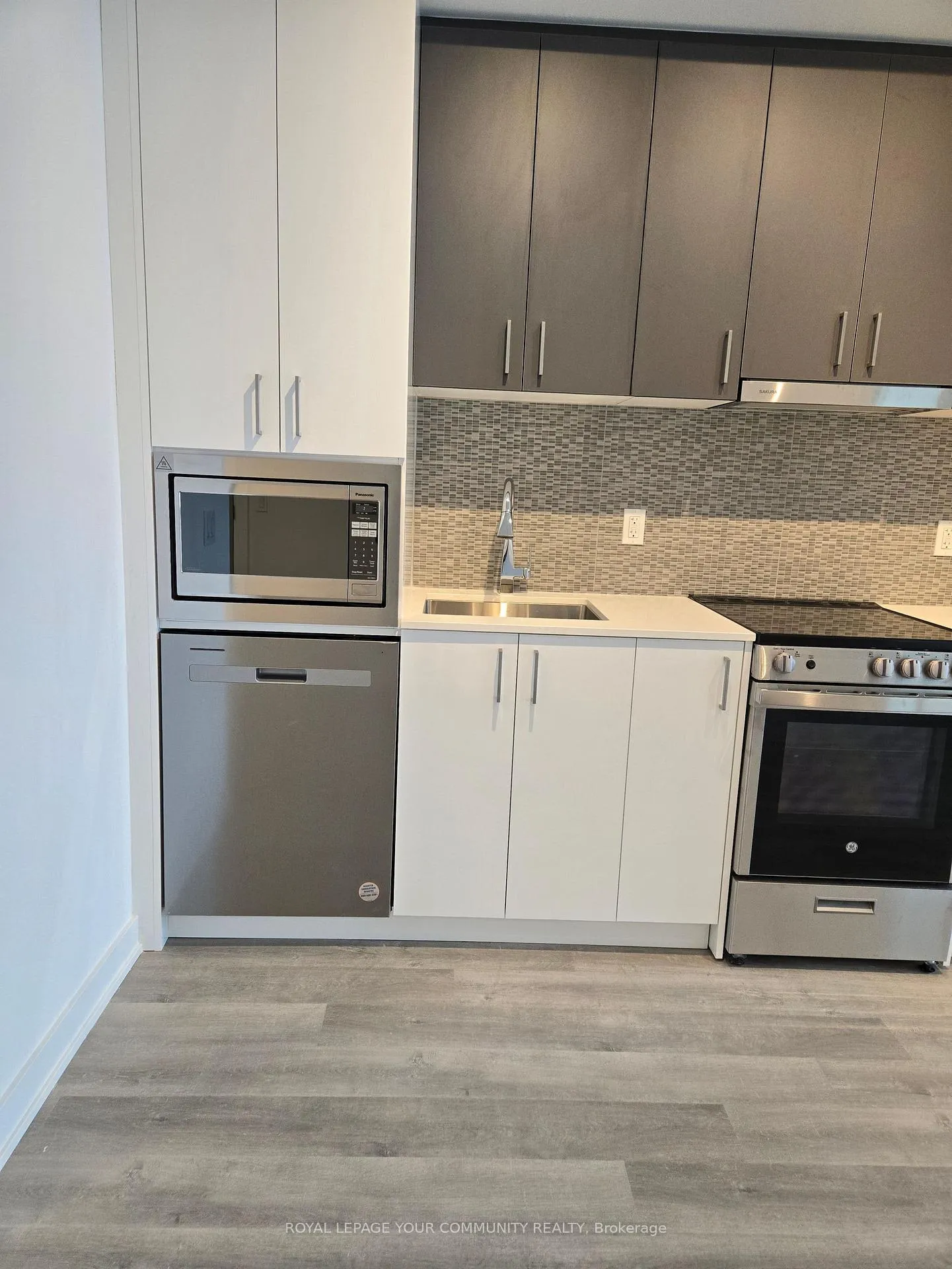 Photo 6 of Unit 611A, 30 Upper Mall Way, Vaughan, Brownridge — HOMEH