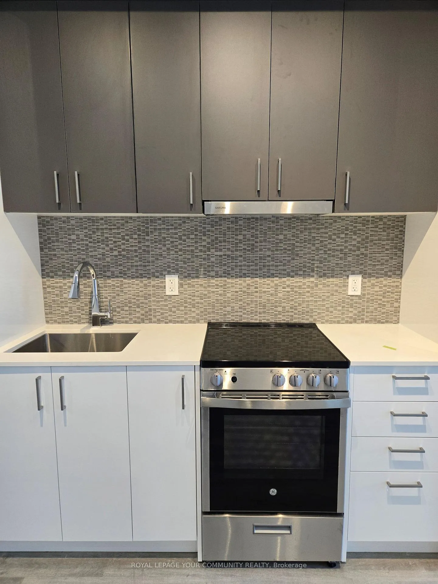 Photo 7 of Unit 611A, 30 Upper Mall Way, Vaughan, Brownridge — HOMEH