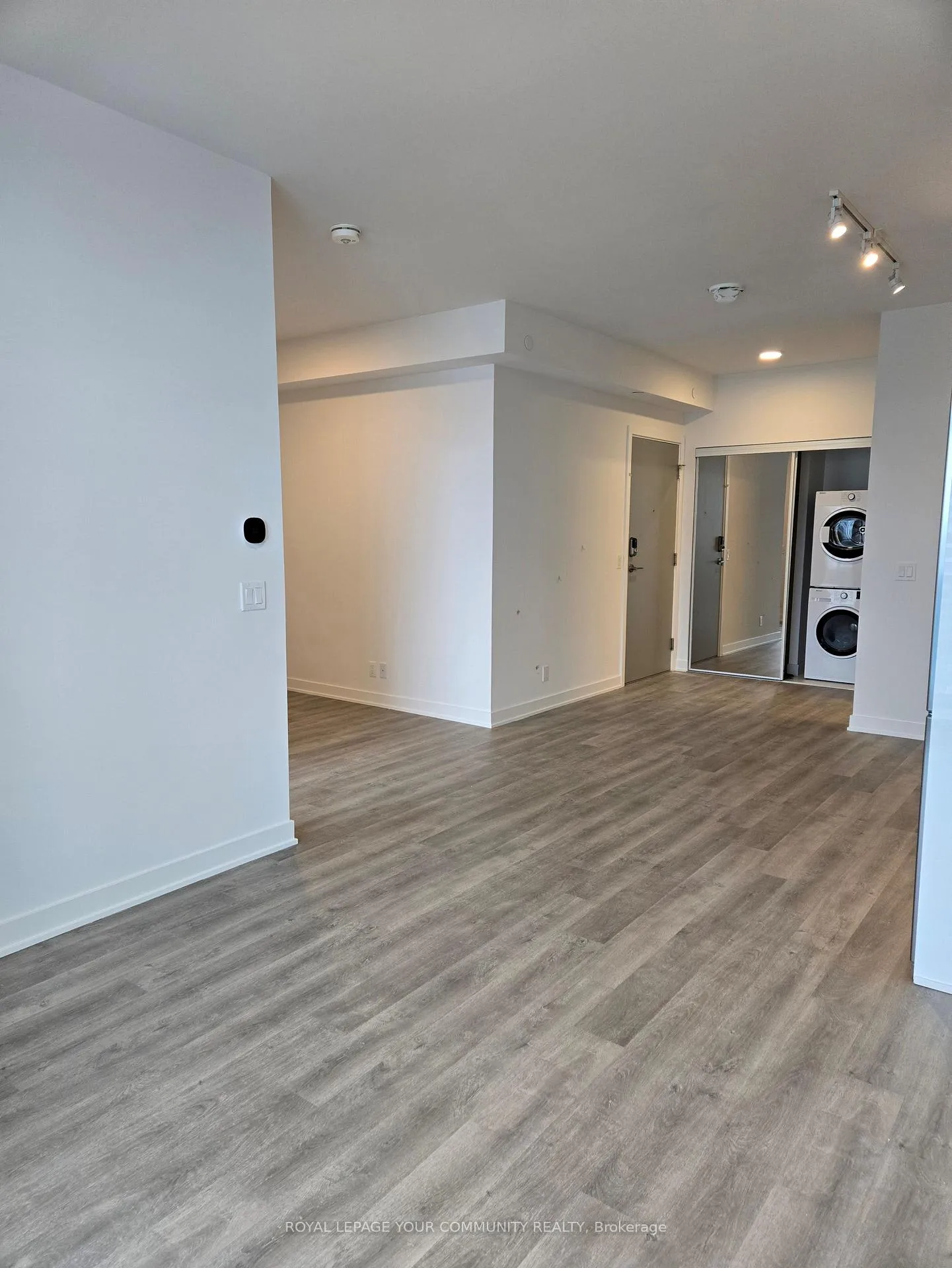 Photo 8 of Unit 611A, 30 Upper Mall Way, Vaughan, Brownridge — HOMEH