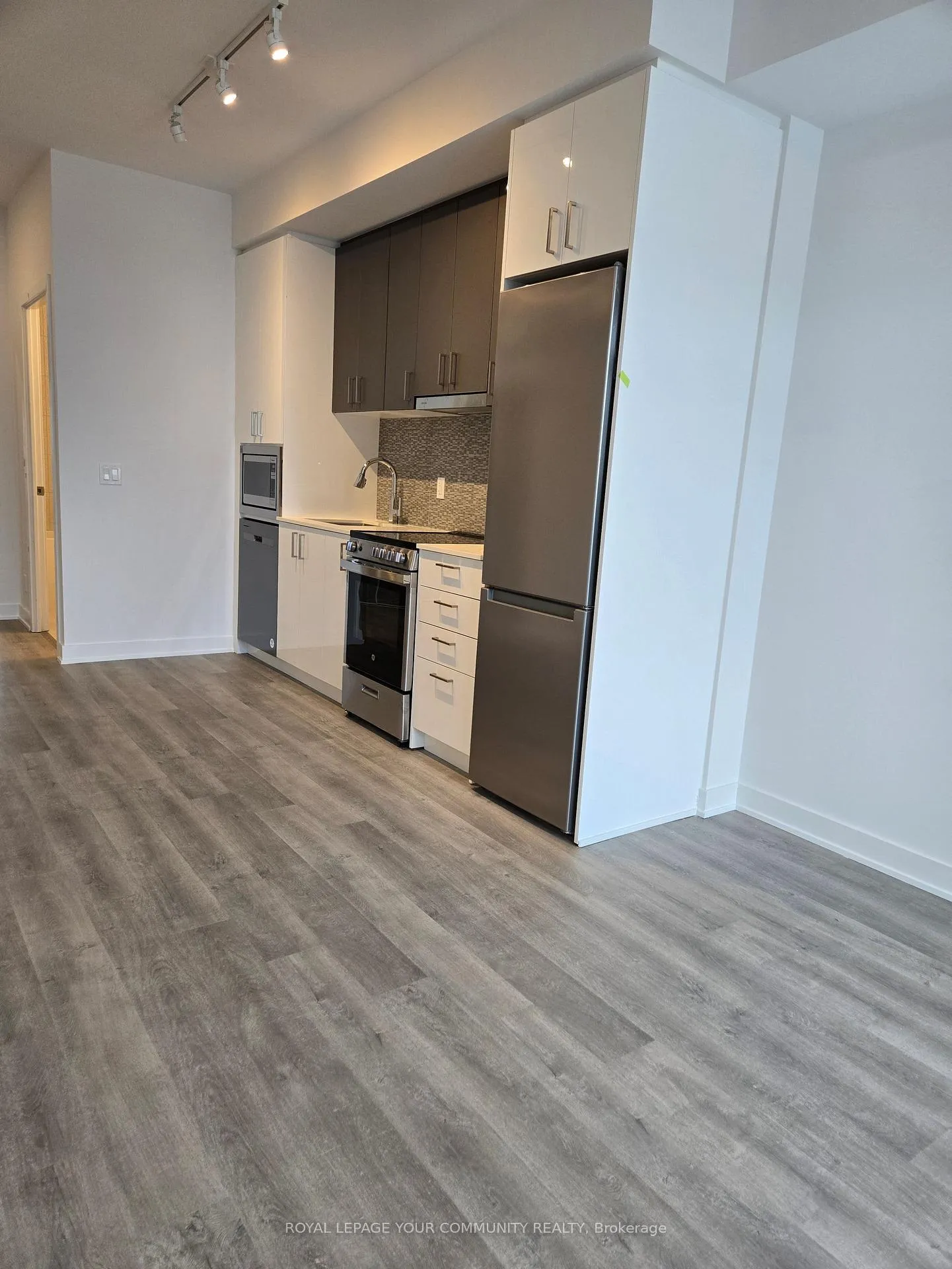 Photo 9 of Unit 611A, 30 Upper Mall Way, Vaughan, Brownridge — HOMEH