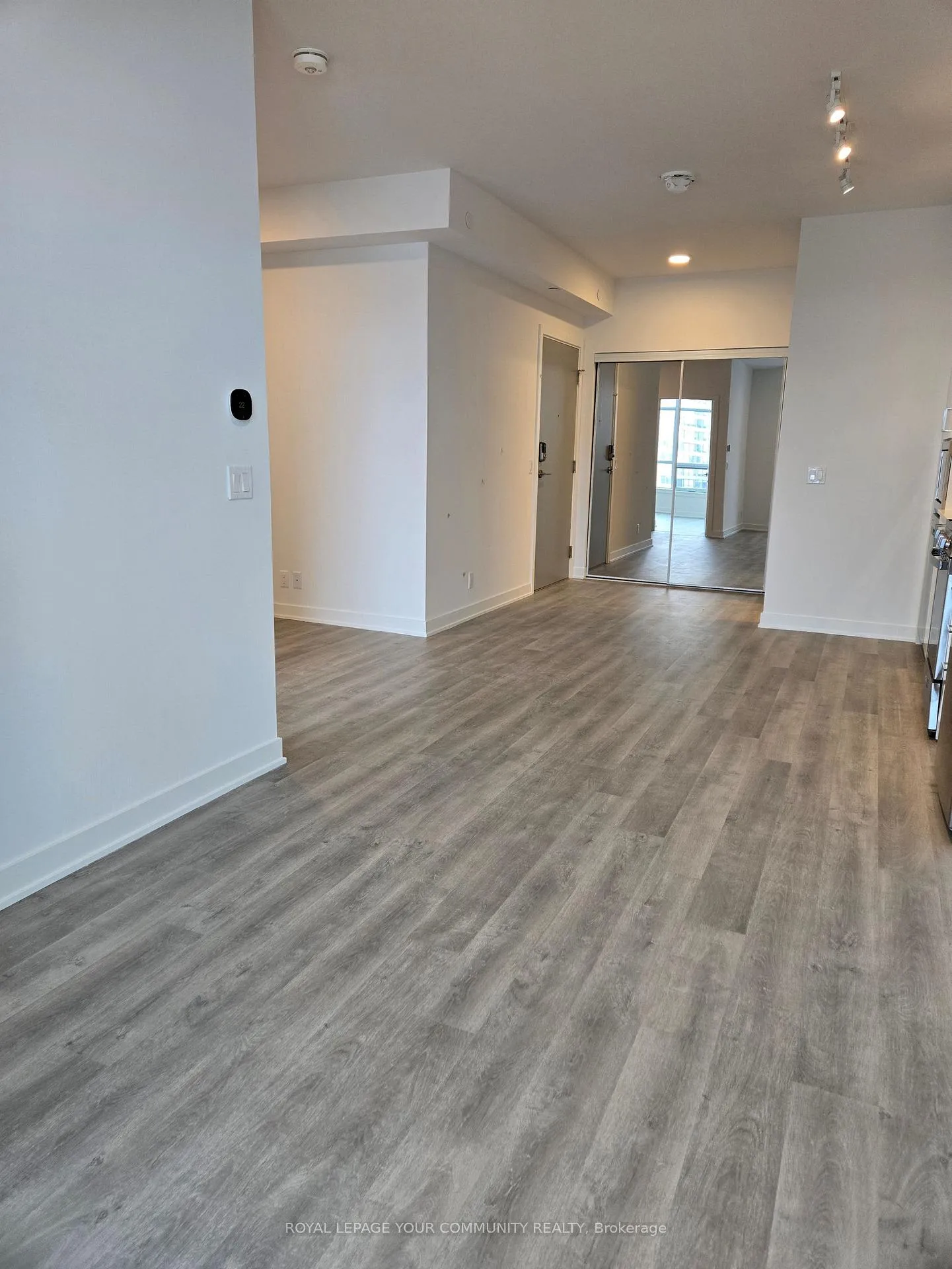 Photo 10 of Unit 611A, 30 Upper Mall Way, Vaughan, Brownridge — HOMEH