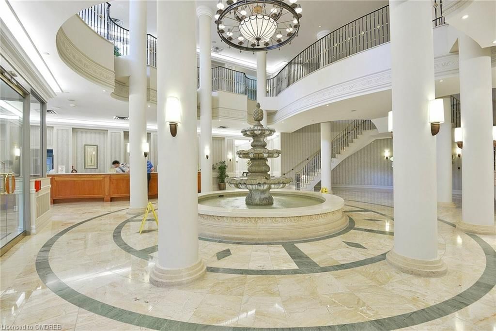 Photo 3 of 25 Kingsbridge Gardens Circle, Vaughan, Beverley Glen — HOMEH