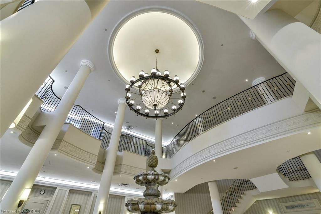 Photo 4 of 25 Kingsbridge Gardens Circle, Vaughan, Beverley Glen — HOMEH