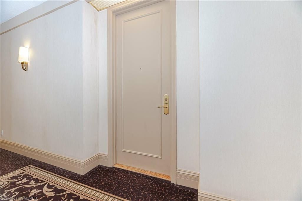 Photo 5 of 25 Kingsbridge Gardens Circle, Vaughan, Beverley Glen — HOMEH