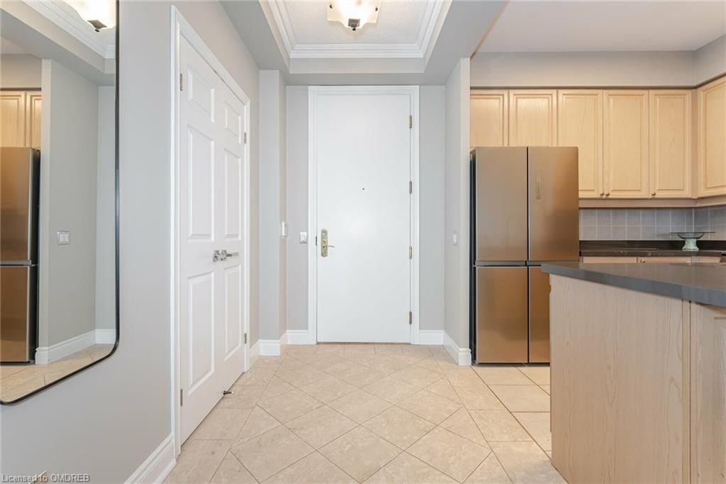 Photo 6 of 25 Kingsbridge Gardens Circle, Vaughan, Beverley Glen — HOMEH