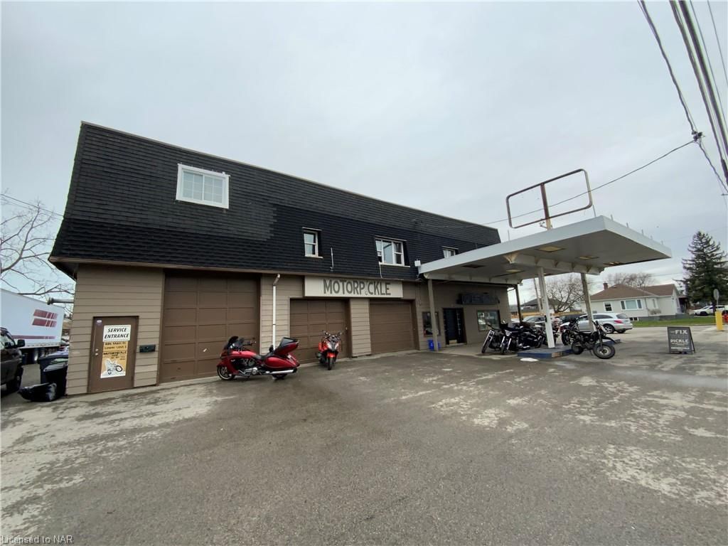 Front of 496 Main Street W