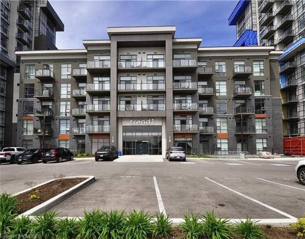 Front of Unit 1001, 450 Dundas Street E