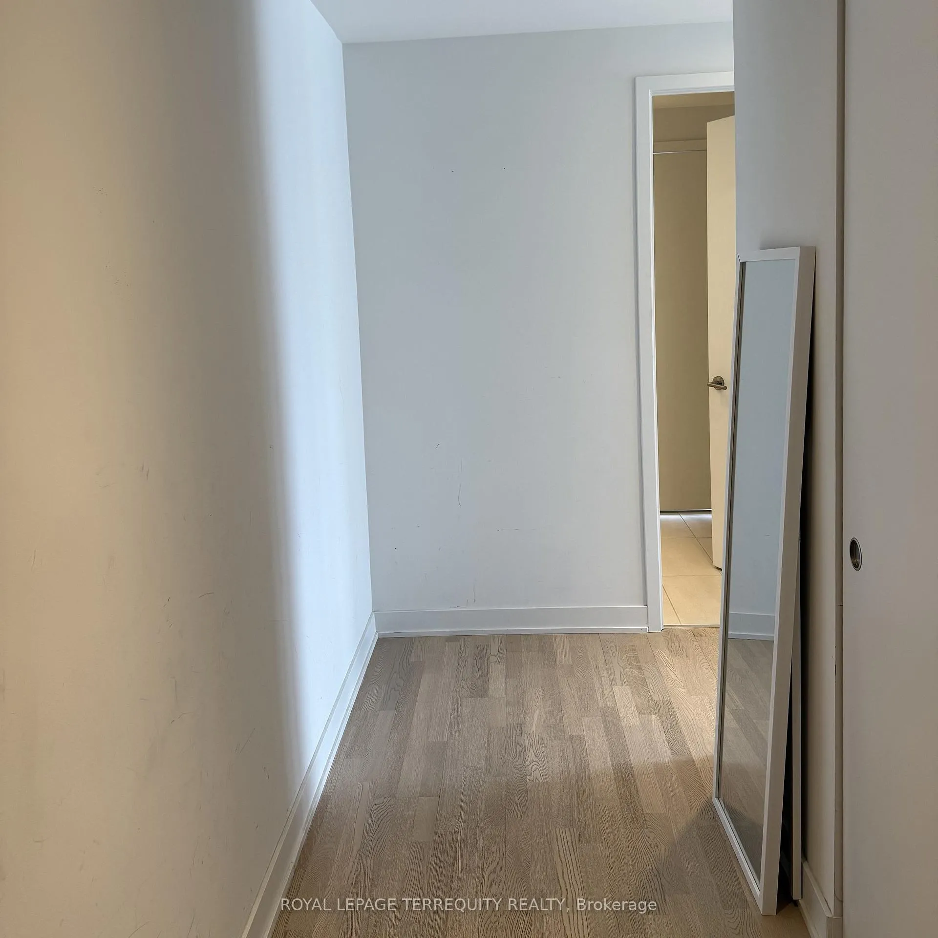 Photo 4 of Unit 1510, 185 Roehampton Avenue, Toronto, Mount Pleasant West — HOMEH