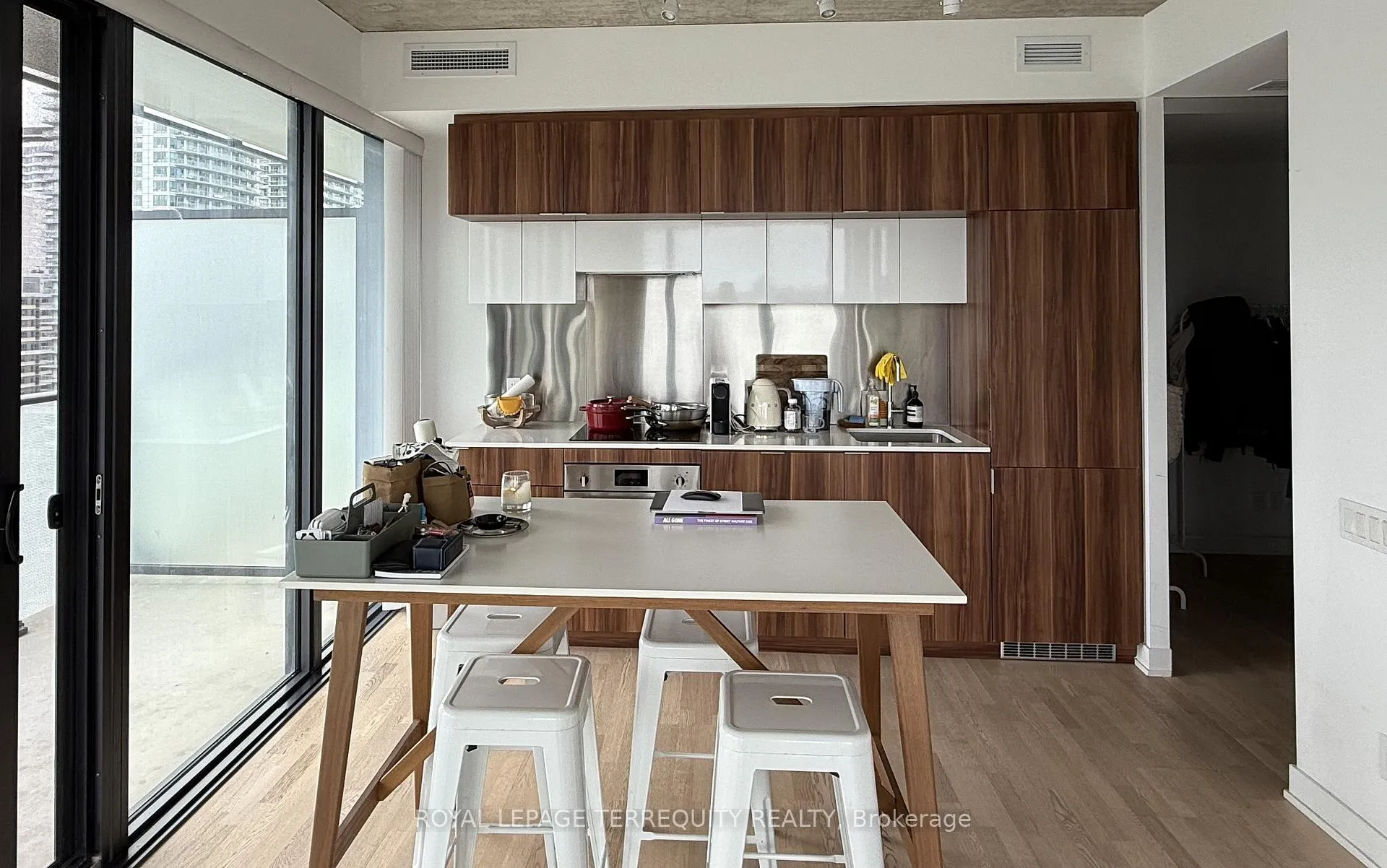 Photo 8 of Unit 1510, 185 Roehampton Avenue, Toronto, Mount Pleasant West — HOMEH